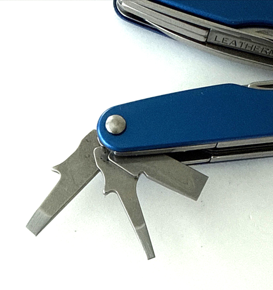 Leatherman Juice CS4 Multi-Tool Blue USA