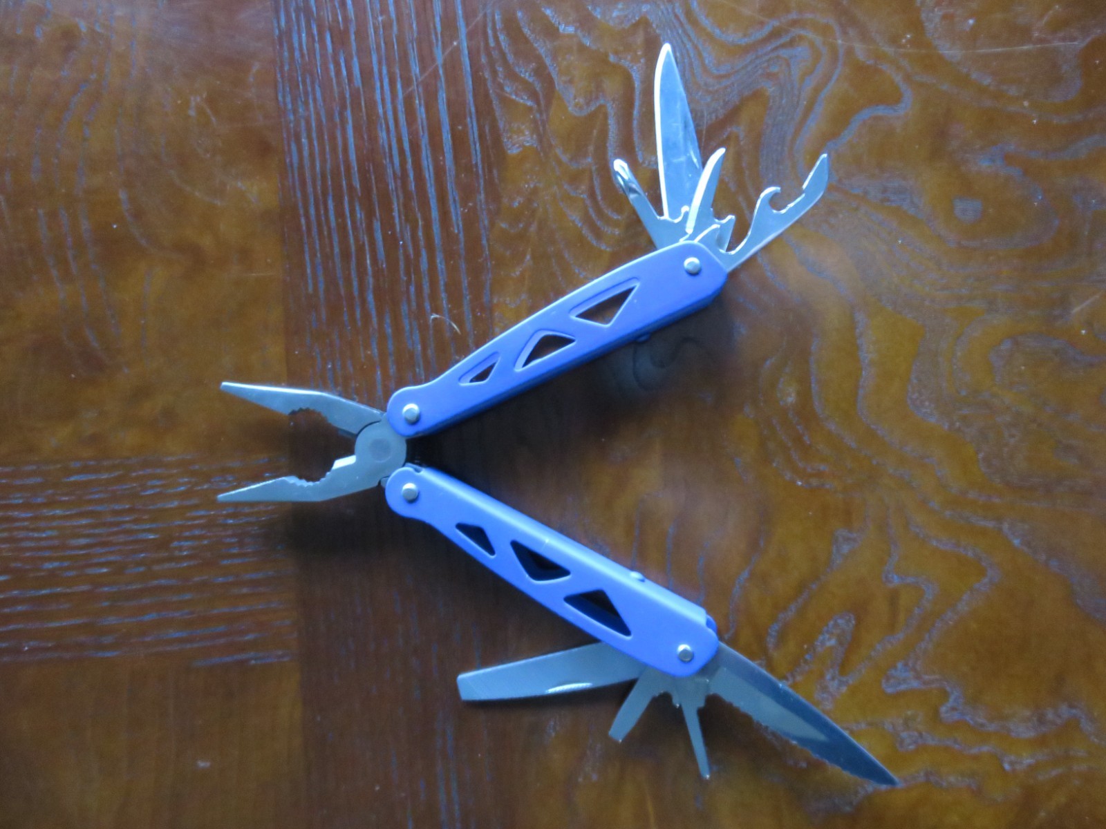 Brand New Ozark Trail 9-piece multi tool set with belt sheath