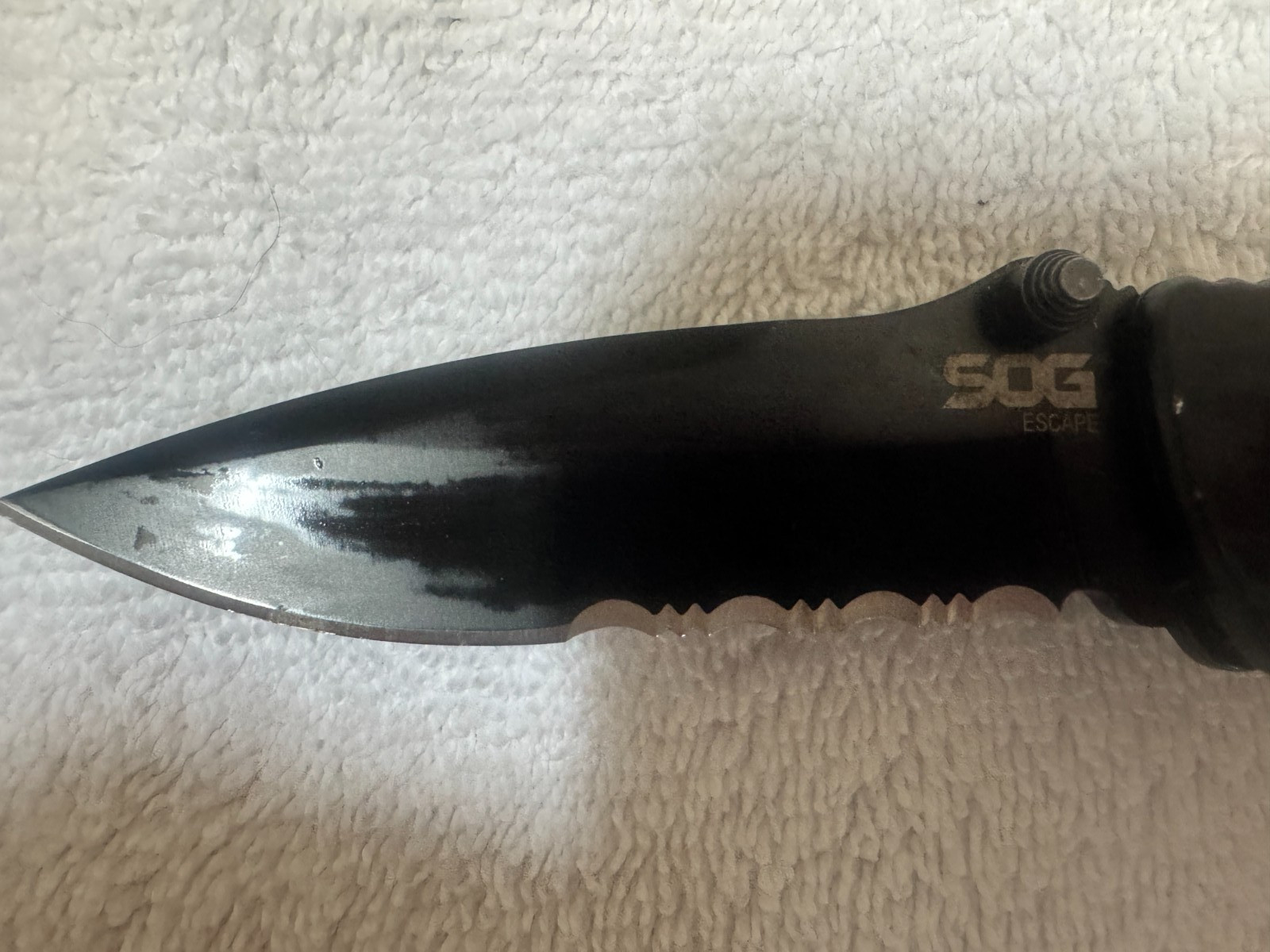 SOG Escape Folding Rescue Knife 3.4″ Black Combo Blade Aluminum Handles FF25-CP