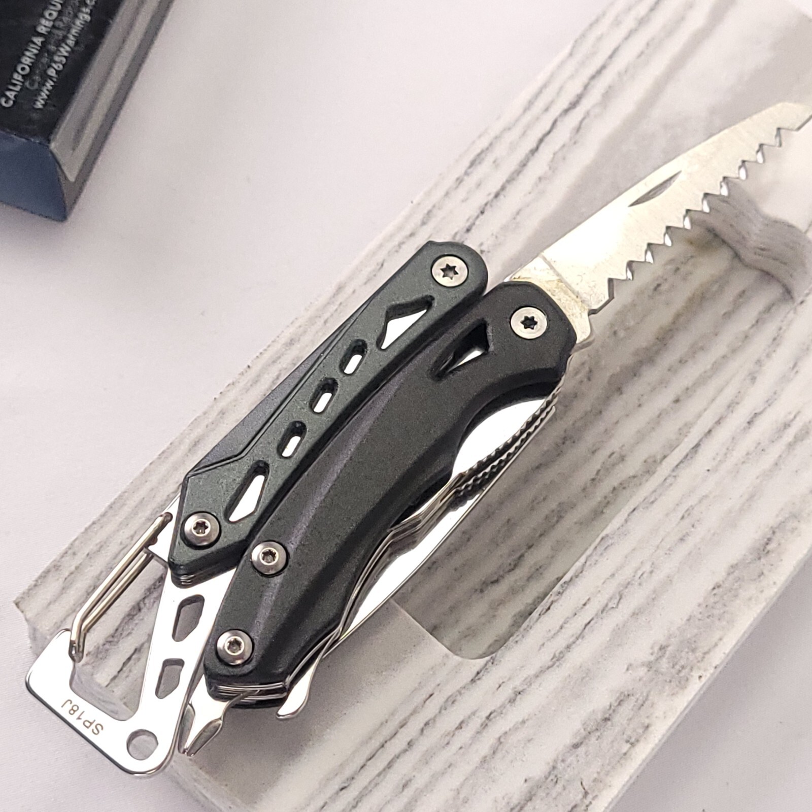 Multi-Tool True Utility TU180F Seven Saw Knife wire cutters Pliers Screwdriver