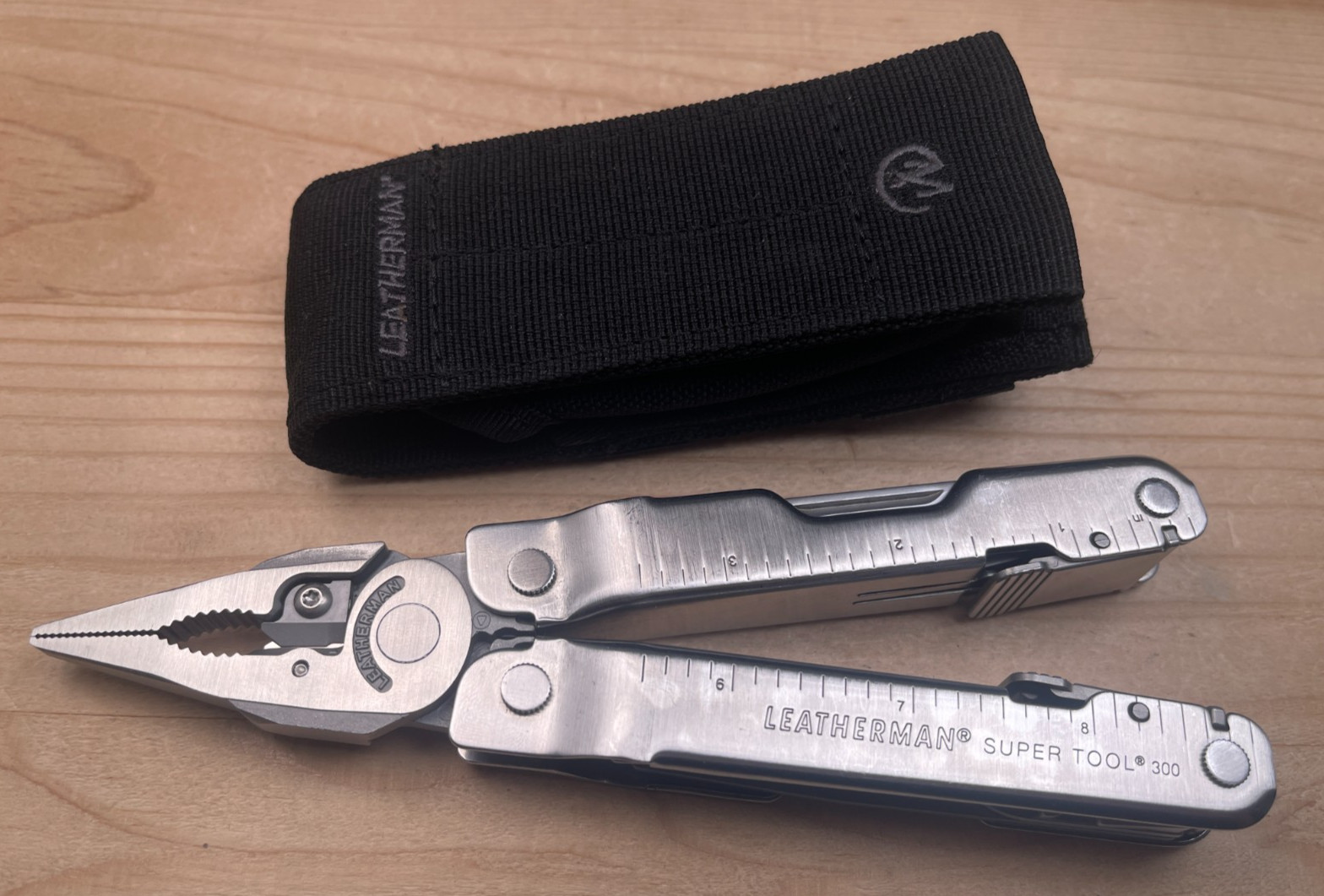 Leatherman Super Tool 300 Multi-Tool Knife 01/20 w/ Nylon Sheath – Very Nice!