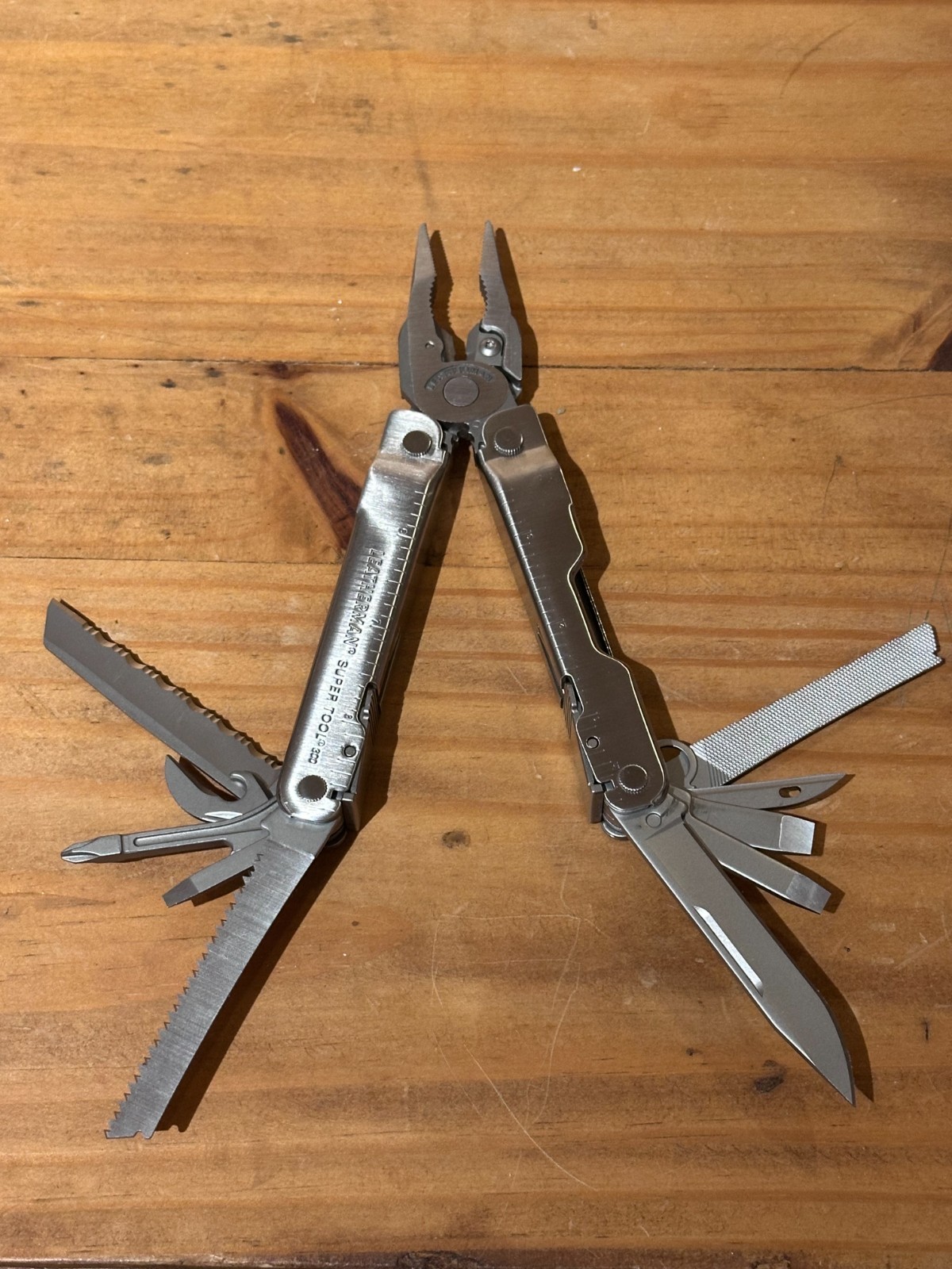 Leatherman Super Tool 300 Multi-Tool with Black Nylon Sheath – Silver Stainless