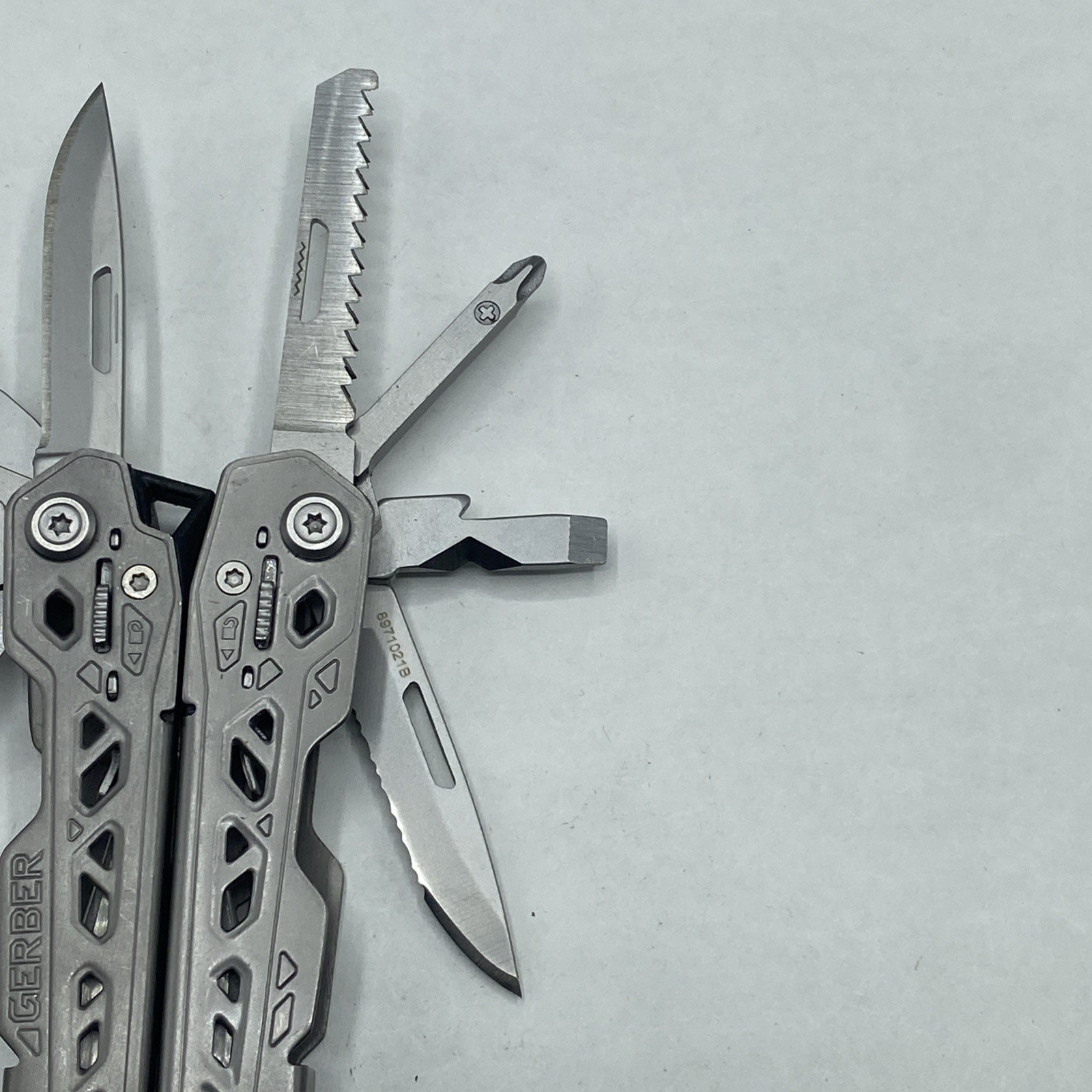Gerber Truss Multi Tool with Sheath – Gray