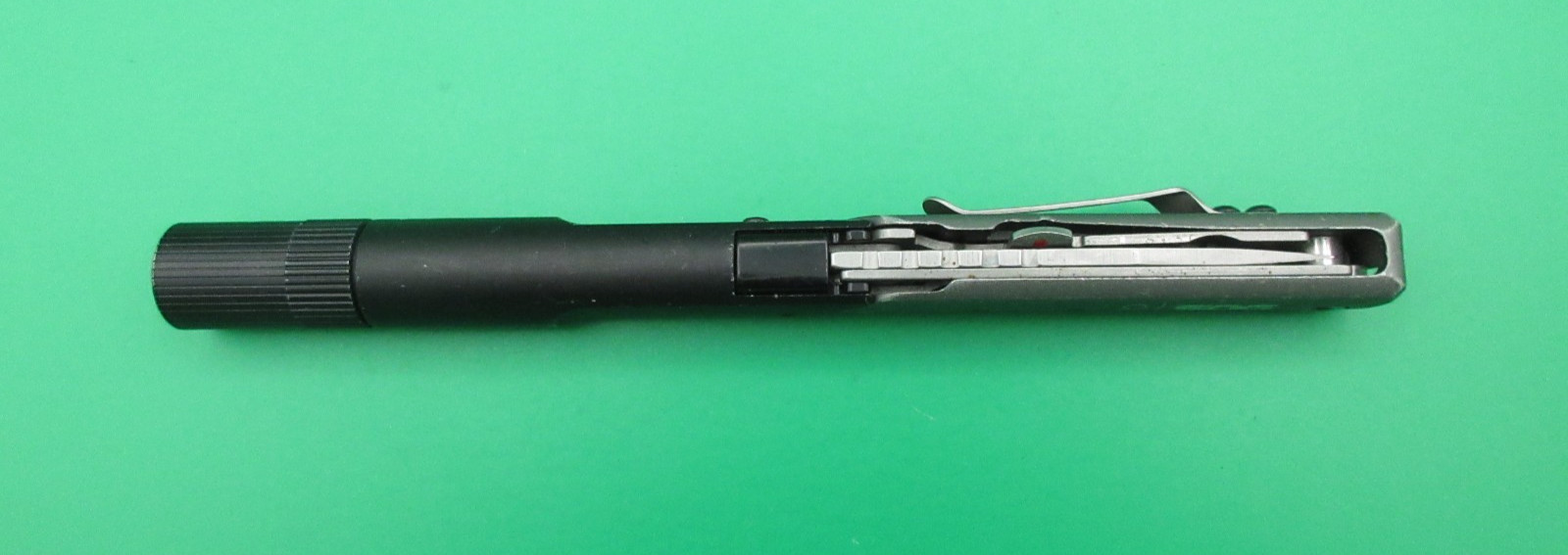 Sog Baton Q2 Multi Tool Flashlight Folding Knife Screwdriver Bottle Opener
