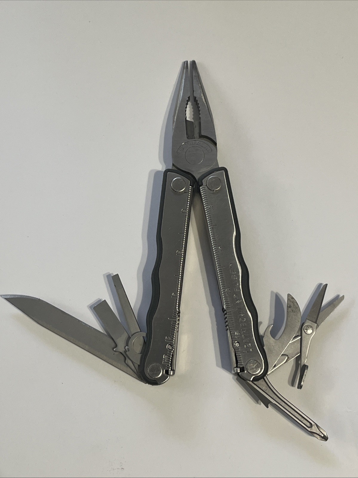 🔥 Leatherman Fuse Stainless Steel Multi Tool 0408 Date Clean Sharp