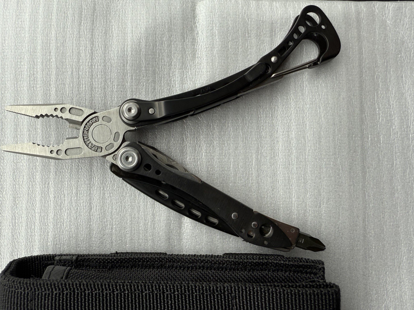 Leatherman Skeletool Damascus. Rare . Authentic