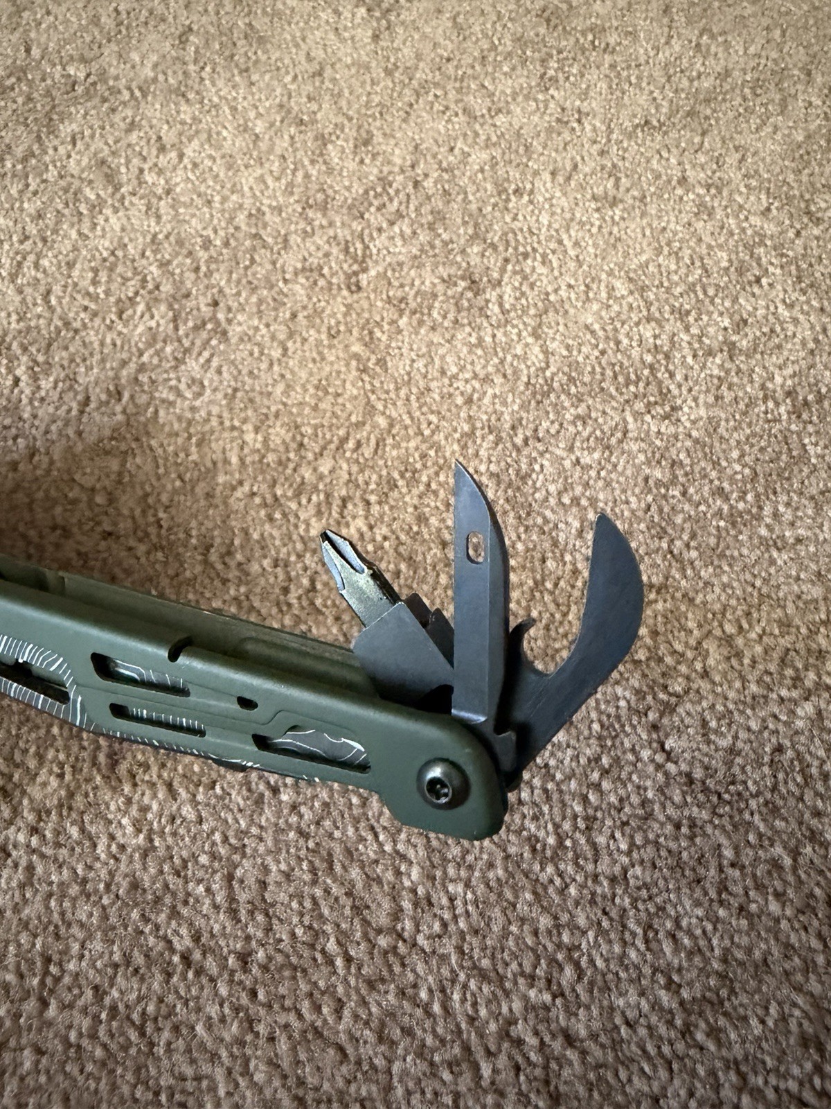 Leatherman Signal 19-in-1 Multi-Tool Forest green And black. New, Never Used.