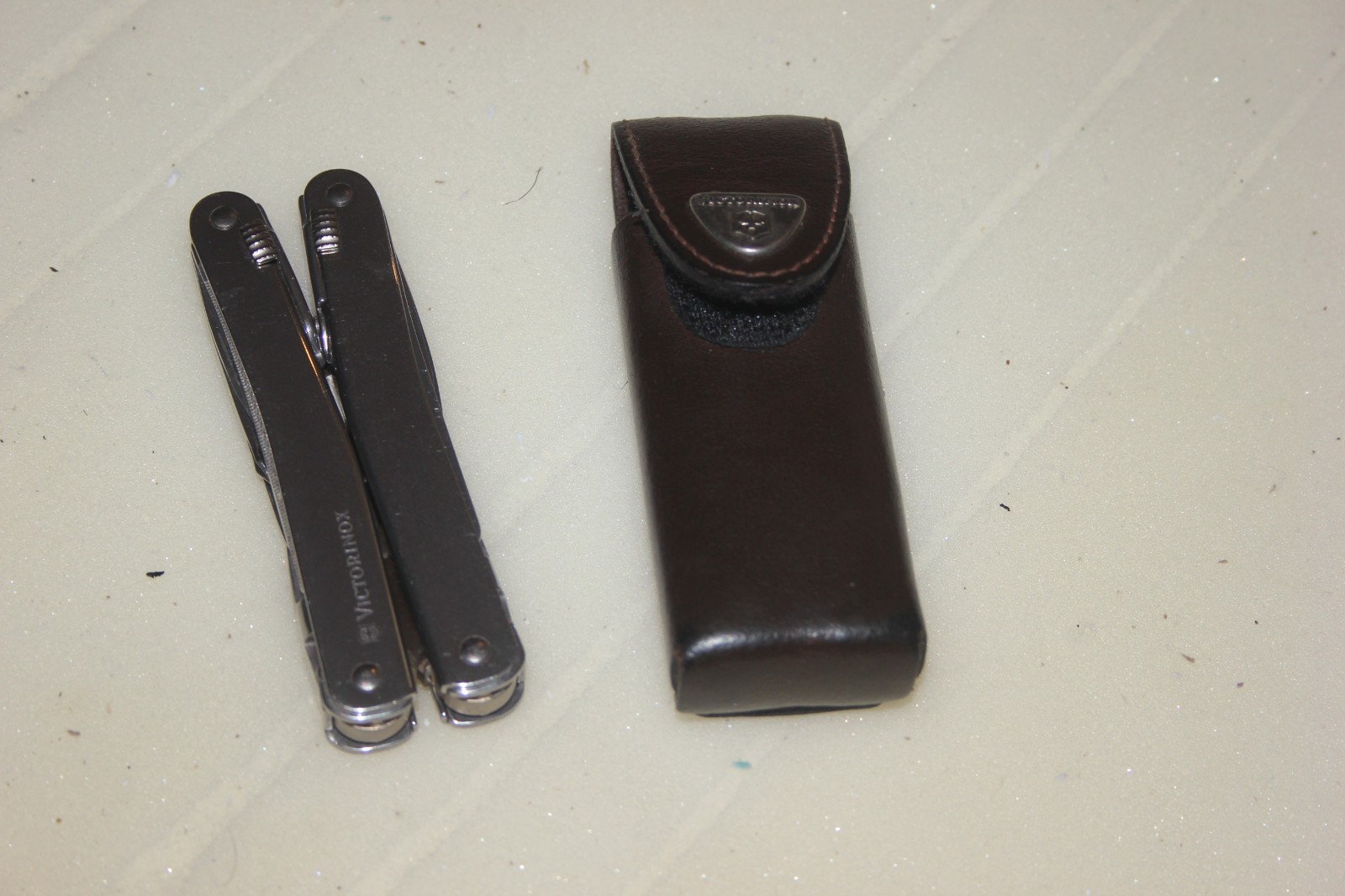 Victorinox Swiss Tool Spirit MX? XBS ? Multitool, leather case, vintage?