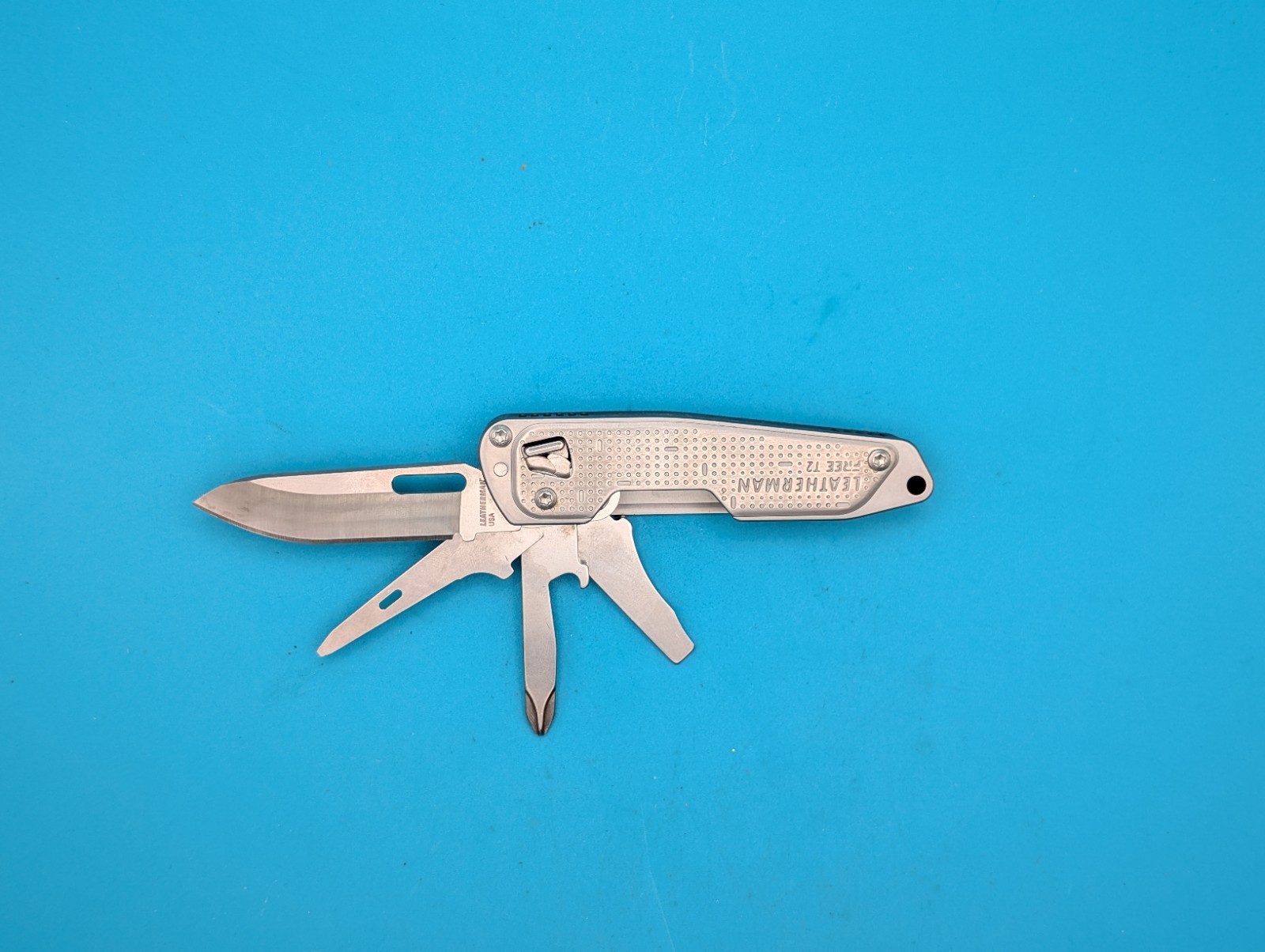 Leatherman FREE T2 Pocket Knife Multi-tool!