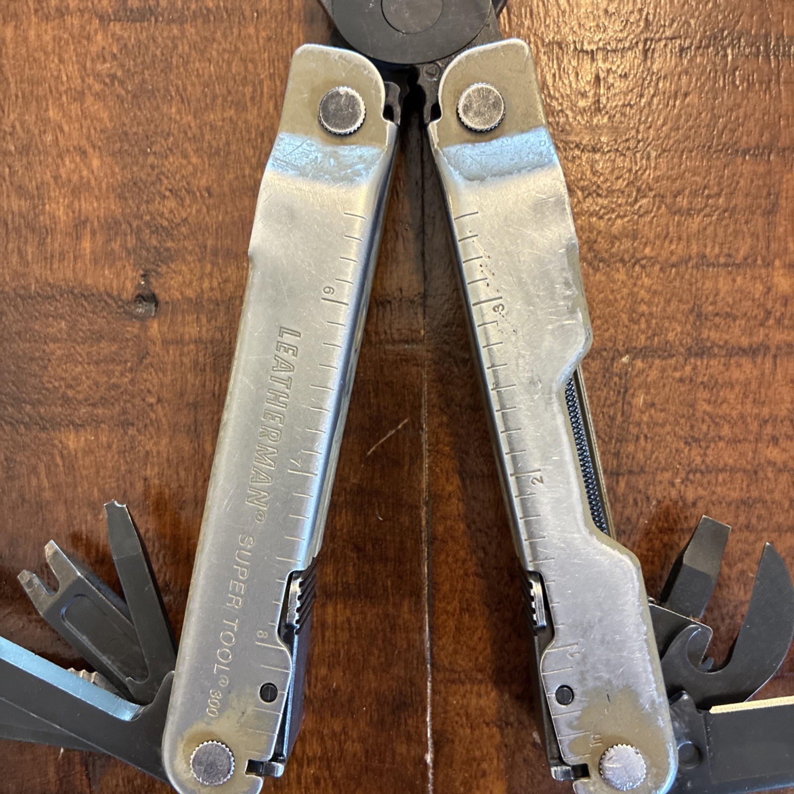 Leatherman Super Tool 300 Multitool Desert Tan / Oxide – Very Good
