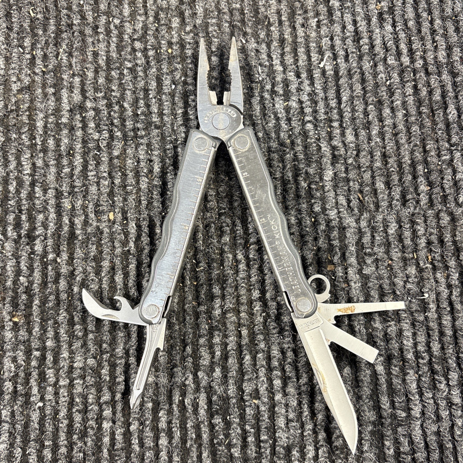 LEATHERMAN Kick Multi Tool Knife (087)