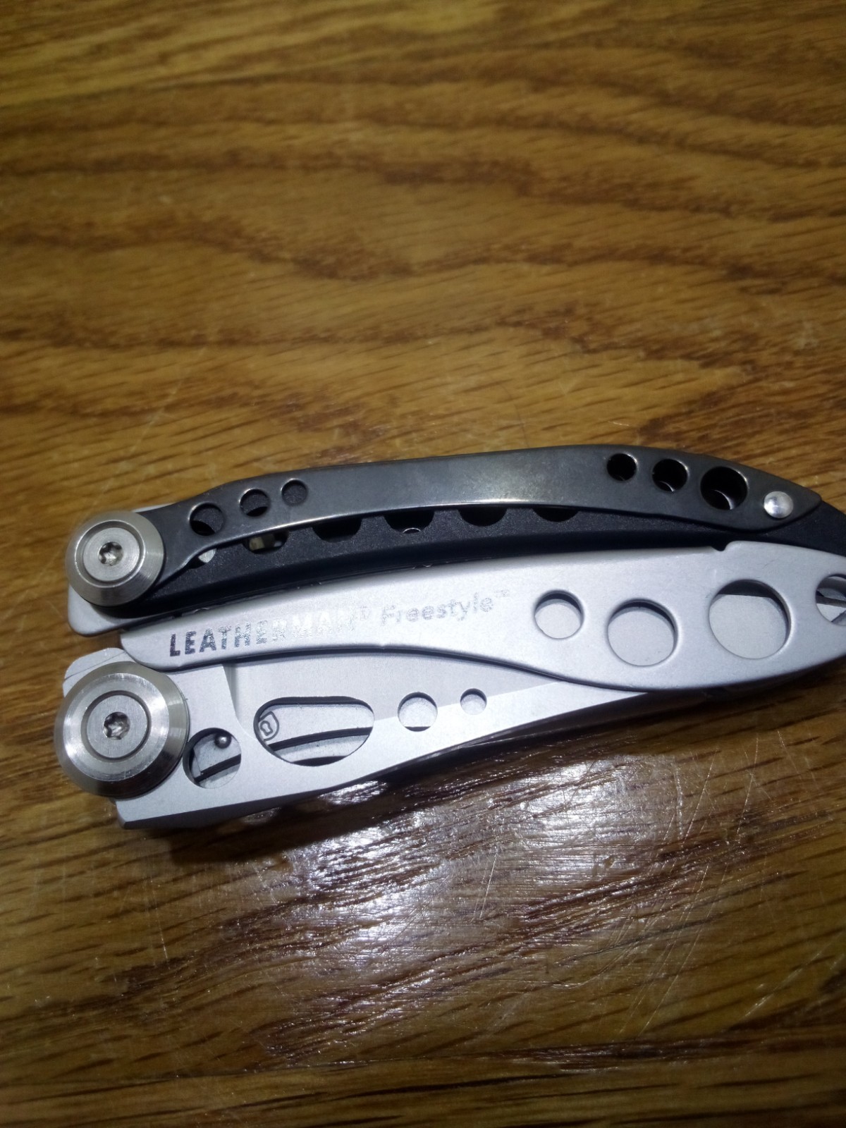 leatherman multi tool Freestyle Many Tools