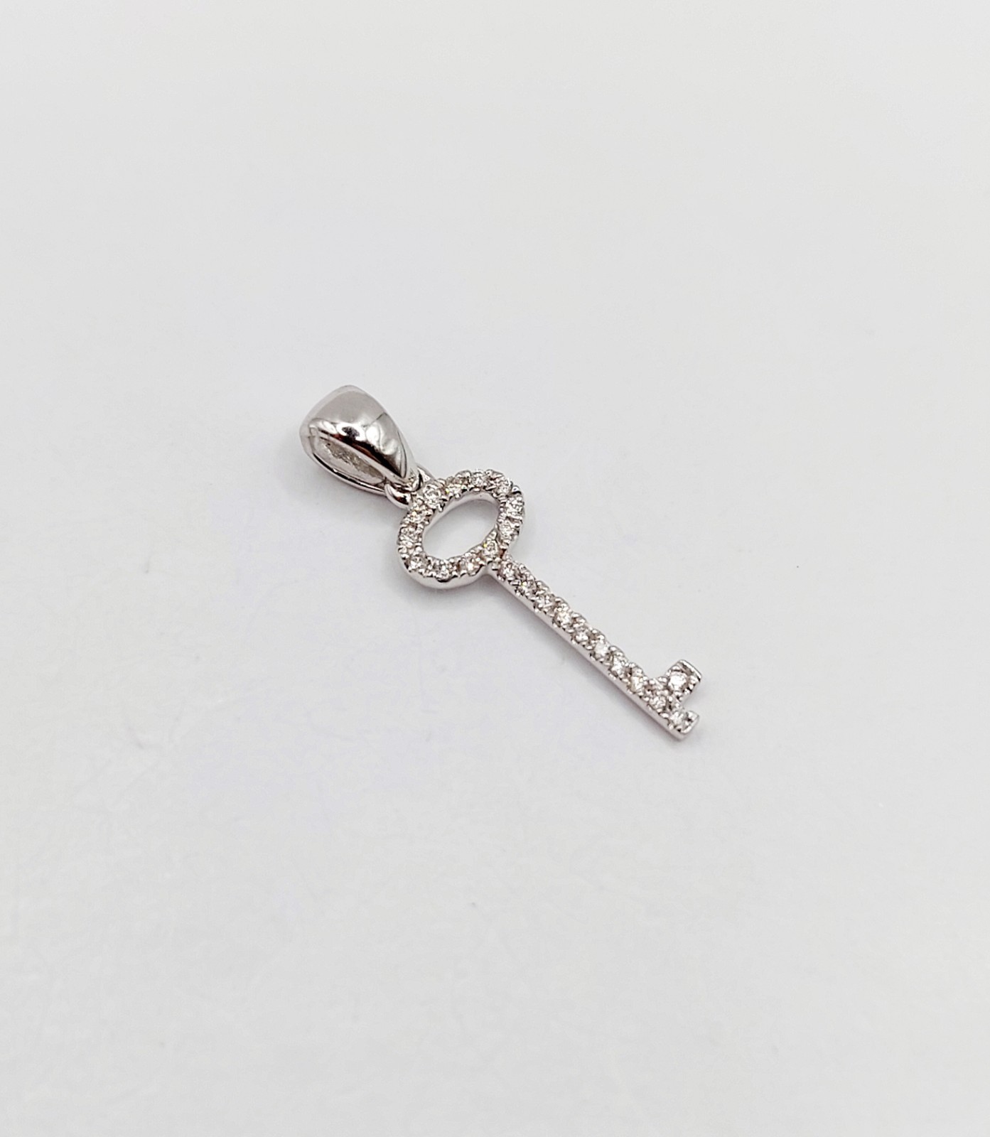 Vintage 18k white gold key pendant pavé-set with diamonds