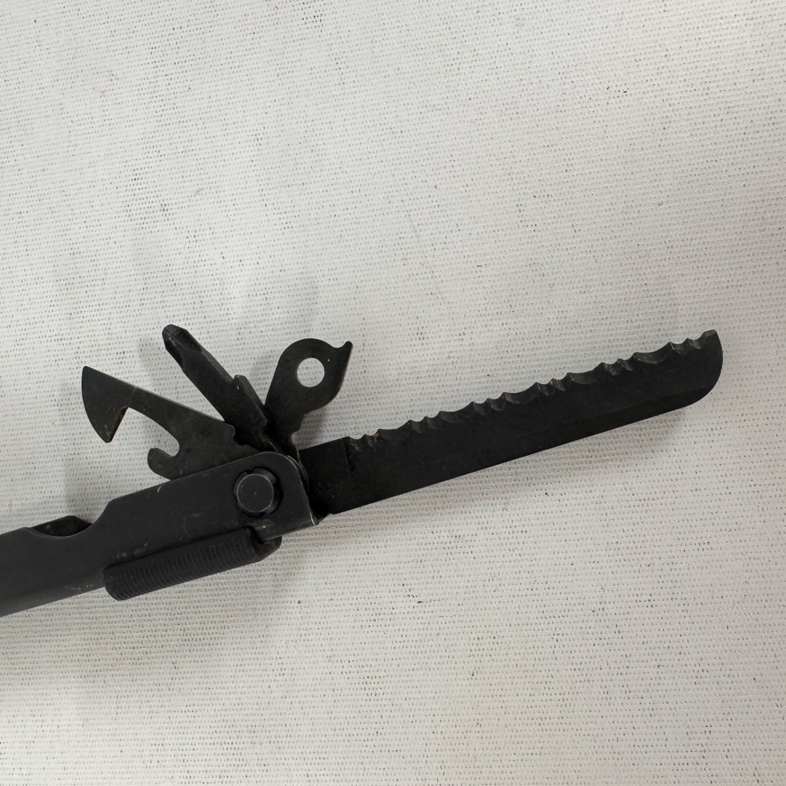 Gerber MP600 Multi-Tool Multi-Plier Carbide Cutters Needle Nose Black w/ Sheath