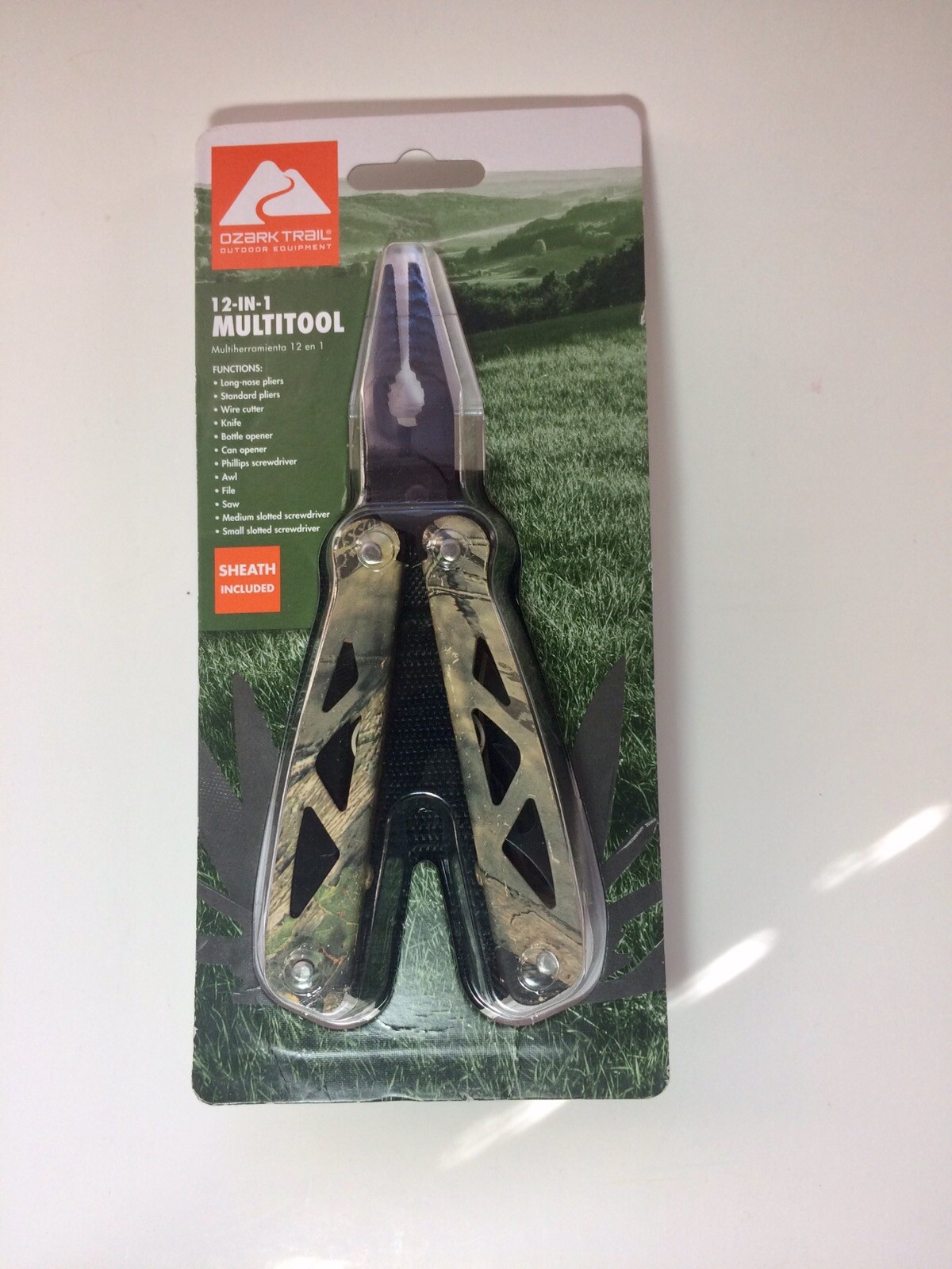 New Ozark trail 12 in 1 multi tool includes a handy case for protection💥