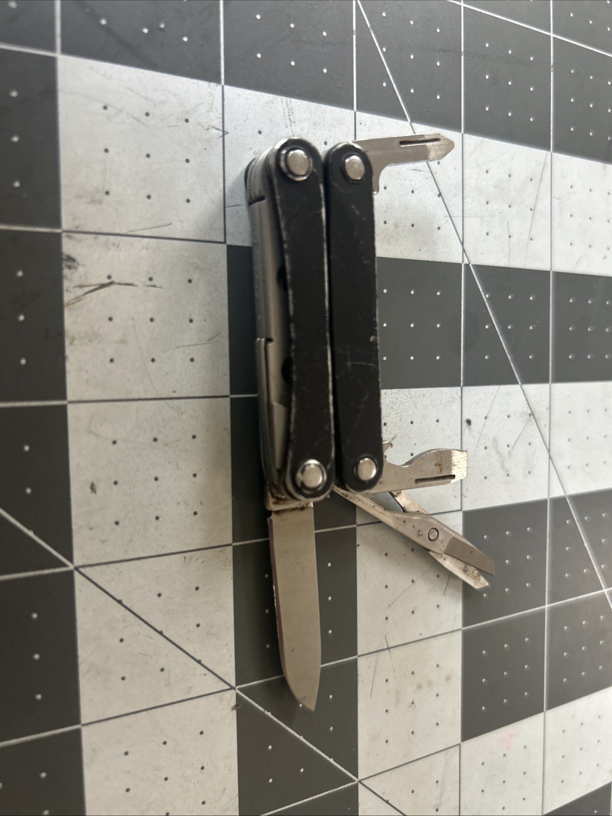 Leatherman Squirt Ps4 Black Broken Scissors Spring Broken File