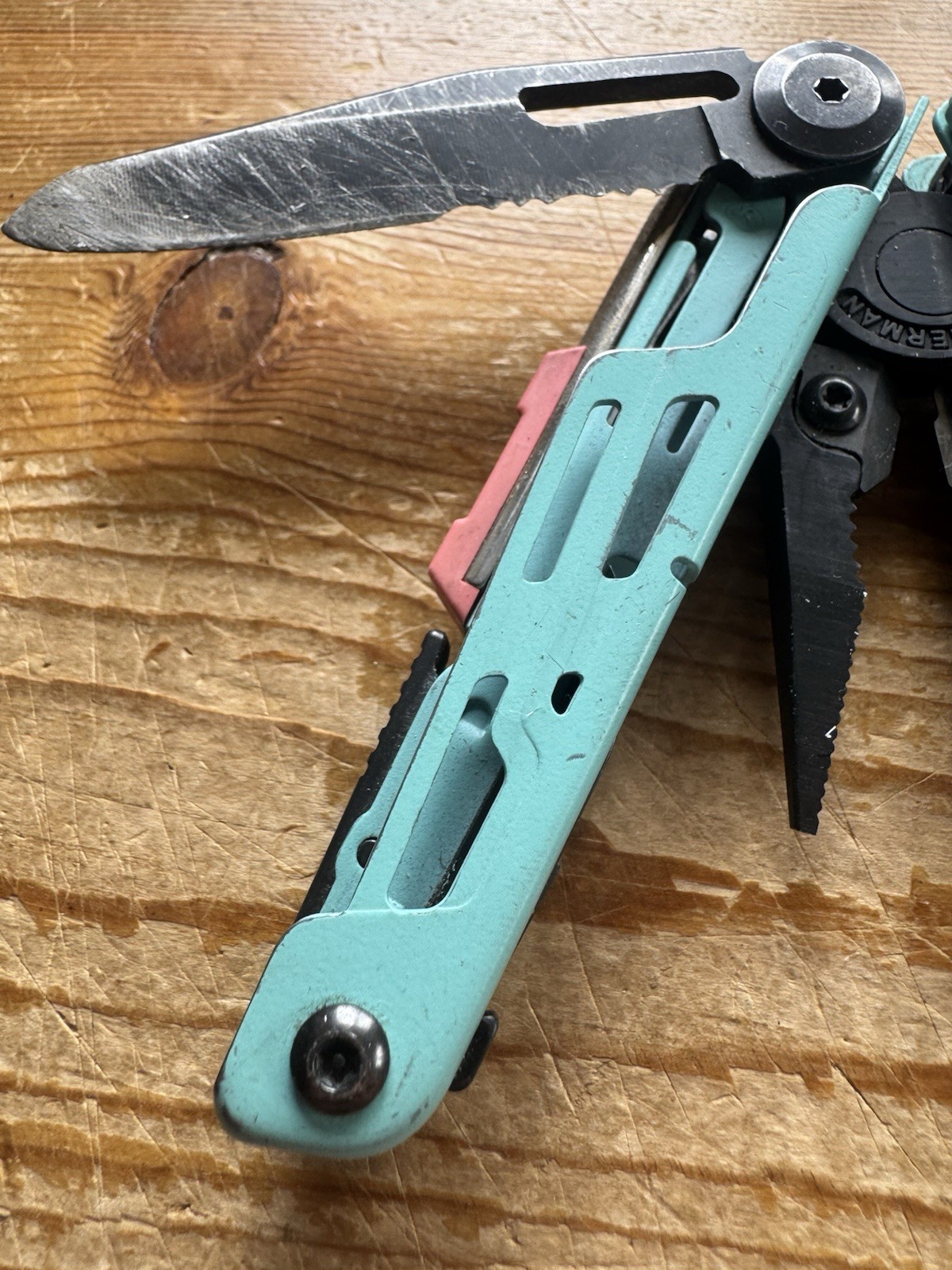 LEATHERMAN SIGNAL Coyote Aqua/Black USA Combo Blade 19 Tools – Used Ferro Rod