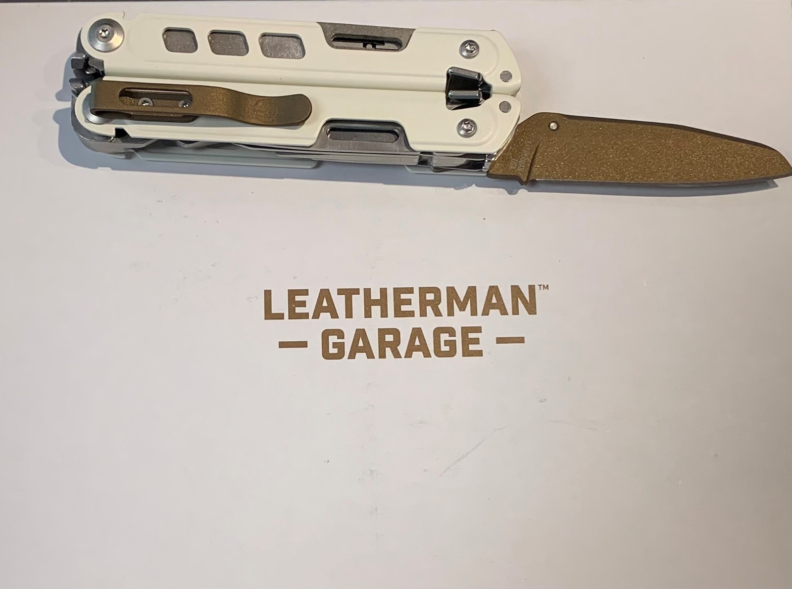 Leatherman Garage Batch 005 40th Anniversary WHITE MagnaCut – MINT CONDITION