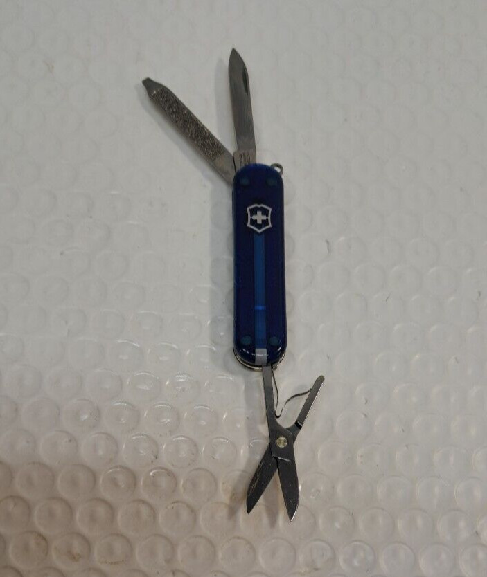 VICTORINOX CLASSIC SD 58MM SWISS ARMY KNIFE POCKET KEYCHAIN TRANSLUCENT blue