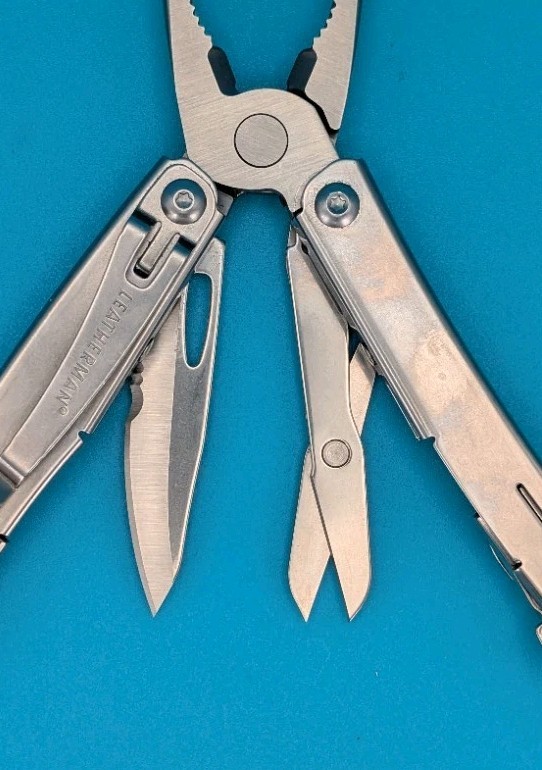 LEATHERMAN WINGMAN MULTI-TOOL! FAST SHIPPING!