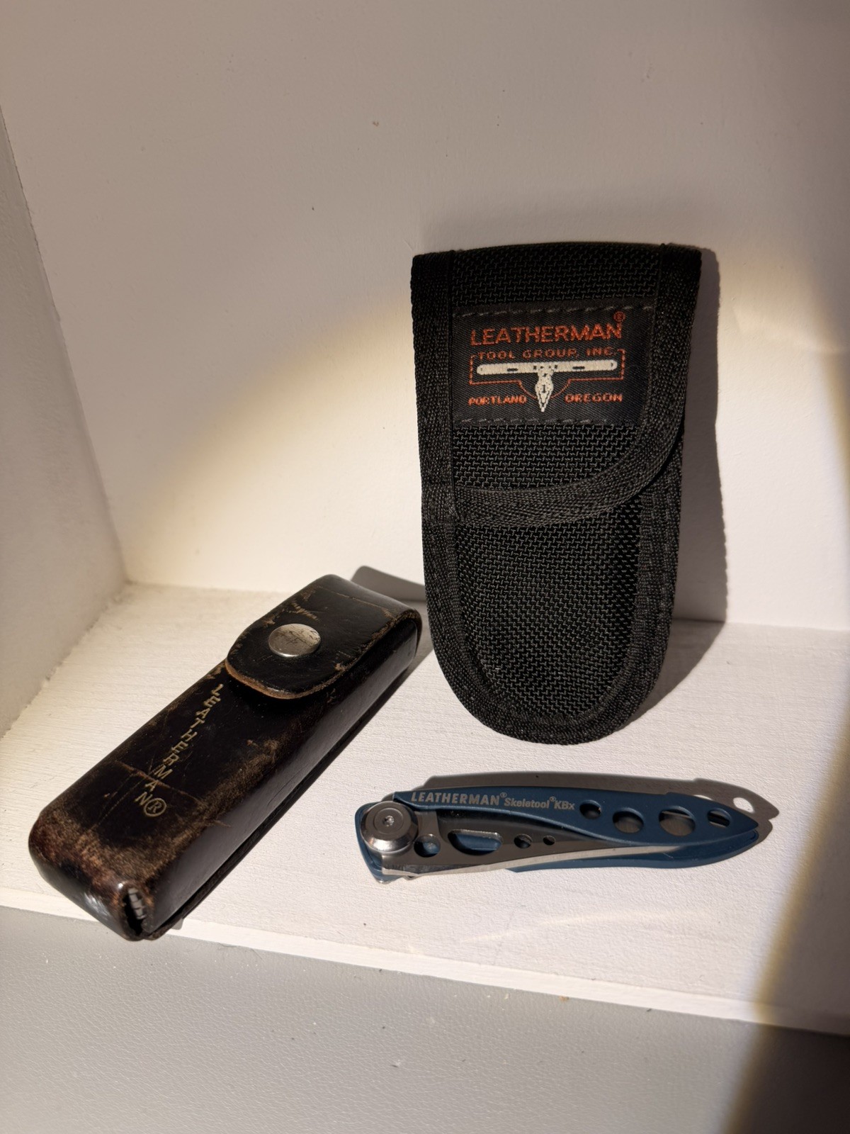 Leatherman Pocket – USA Multi-Tool w/ Leather Sheath plus Skeletool + sheath