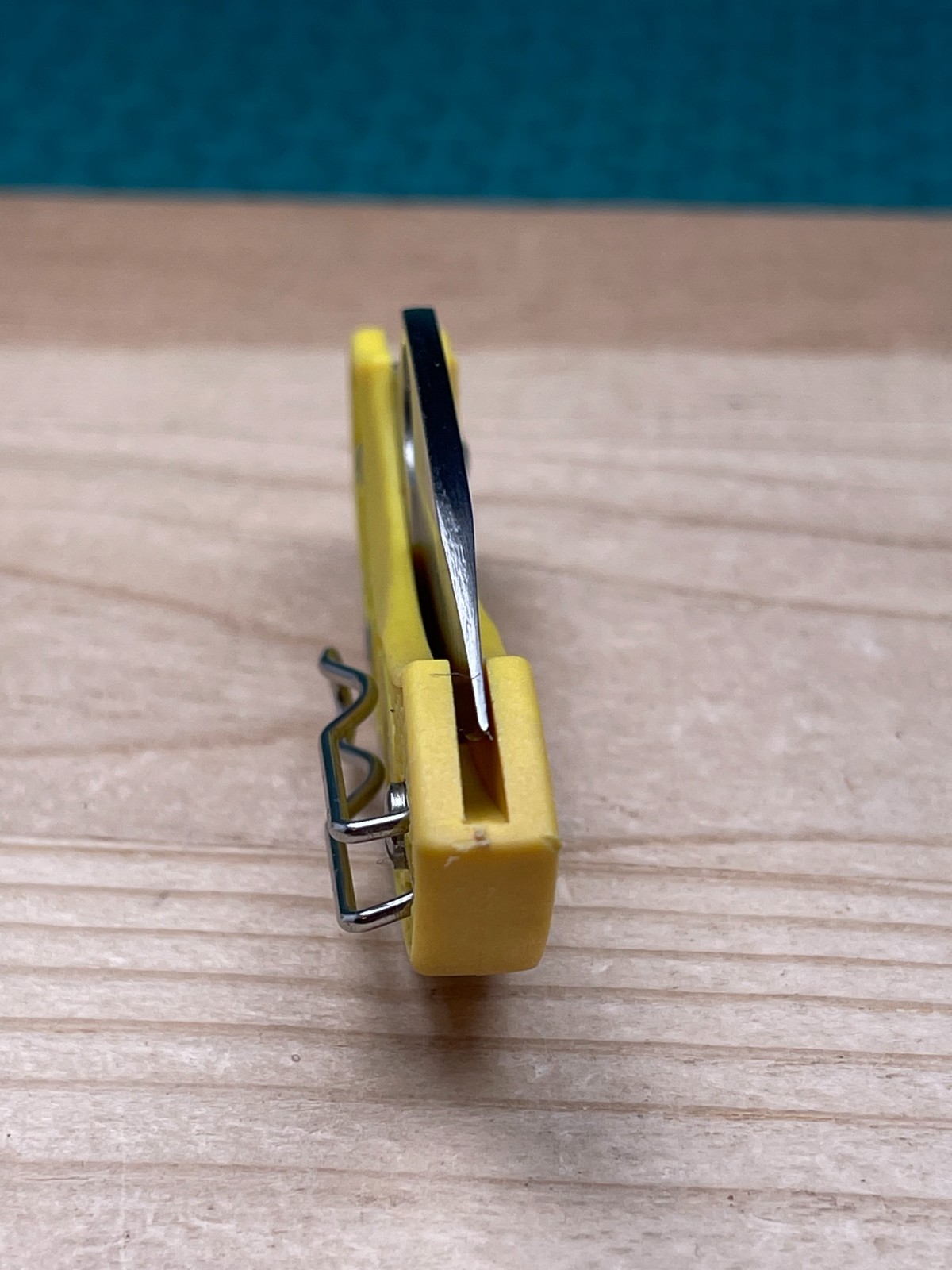 Spyderco Dragonfly Salt H1 Yellow Plain Edge Blade Folding Pocket Knife