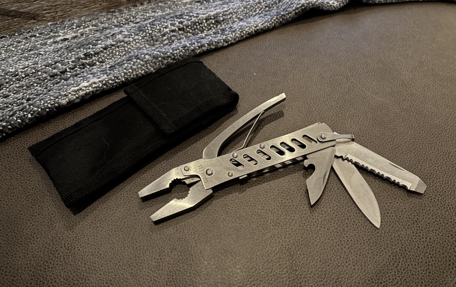Stainless Steel Multi tool & Sheath 6 Tools Pliers Knife File Philips Flat Head
