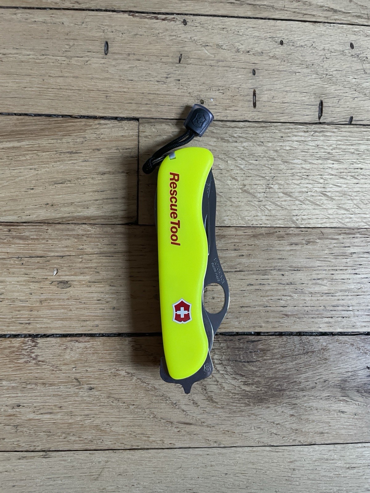 Victorinox Rescue Tool Glow In the Dark Neon Swiss Army knife, 0.8623.MWN, NIB