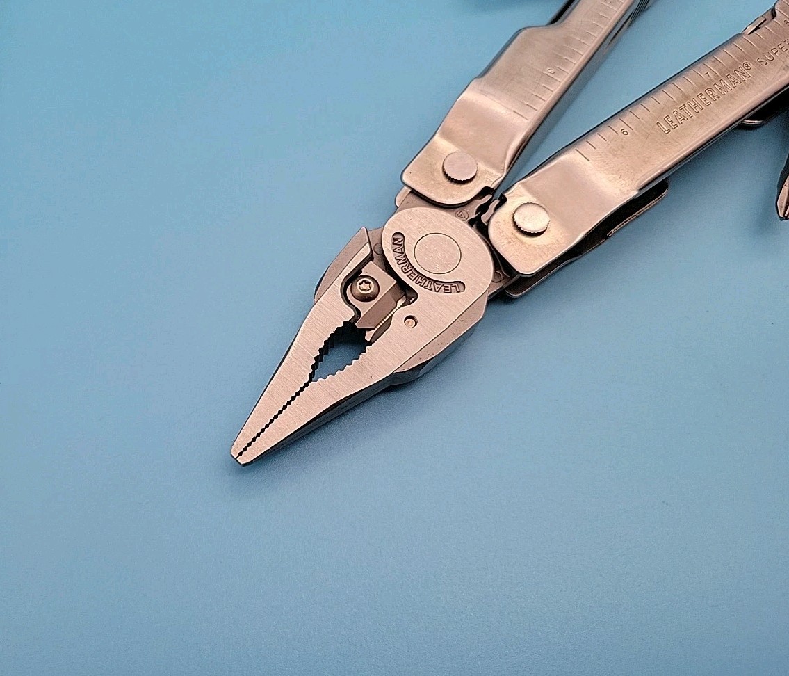 Leatherman Super Tool 300 Multi Tool w/ Sheath – Dated 2018 – Pliers, Knife, Saw