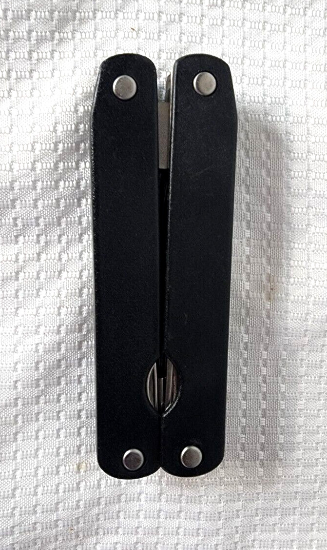 Multi Tool black 8 in 1 Folding Pocket Tool Stainless Steel pliers No case