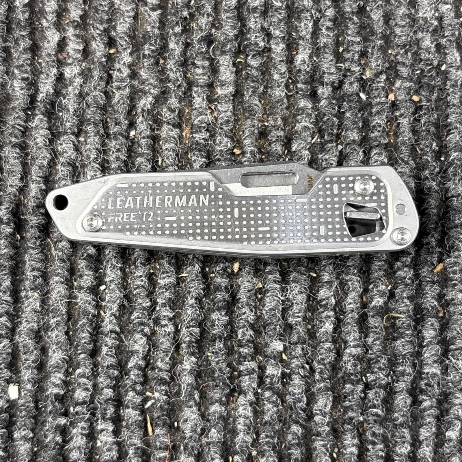 Leatherman FREE T2 Pocket Knife Multi-tool! (197)
