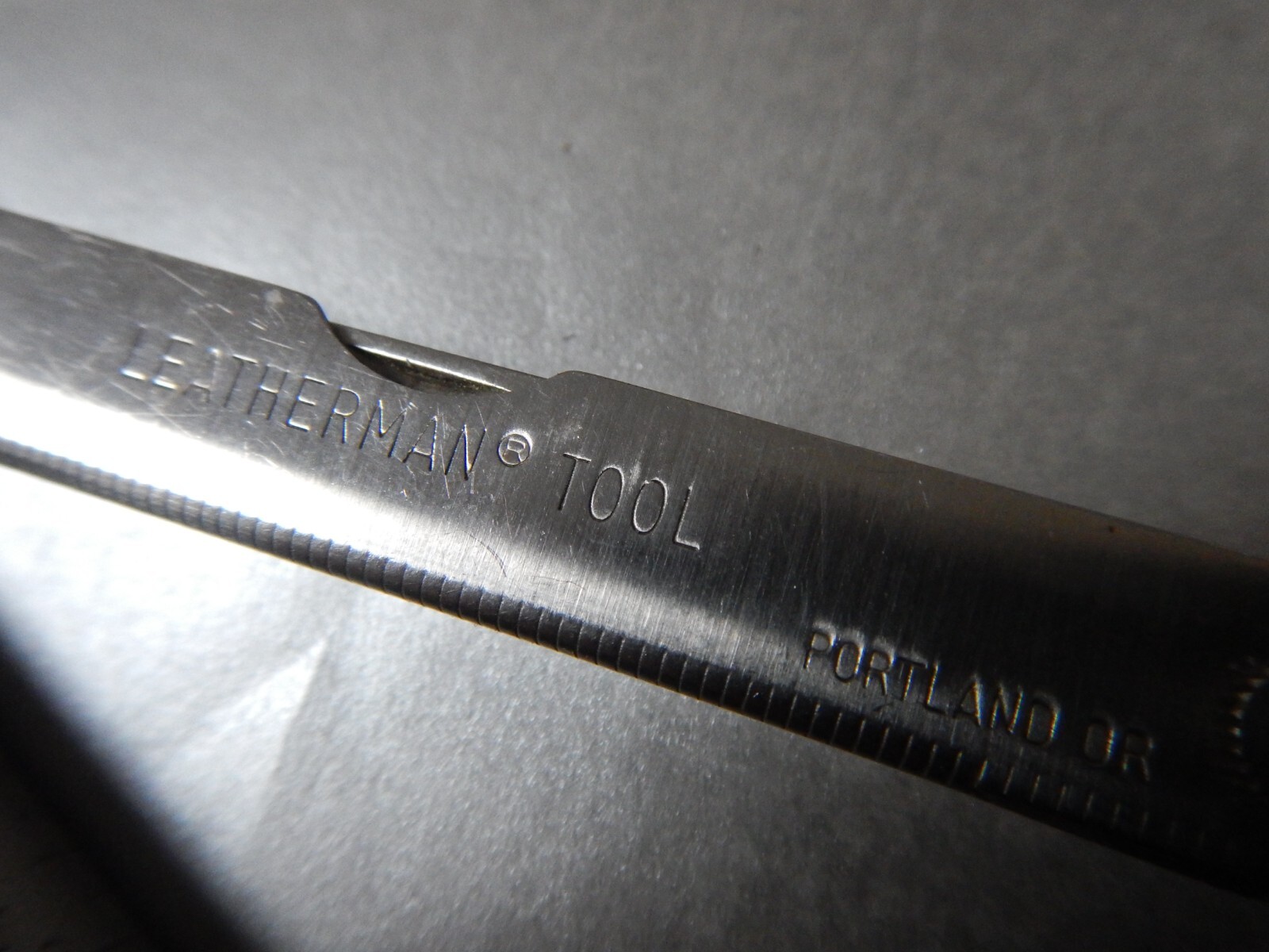 unusual Vintage Leatherman Super Tool – 1998 – 1 SERRATED Blade, Scissors