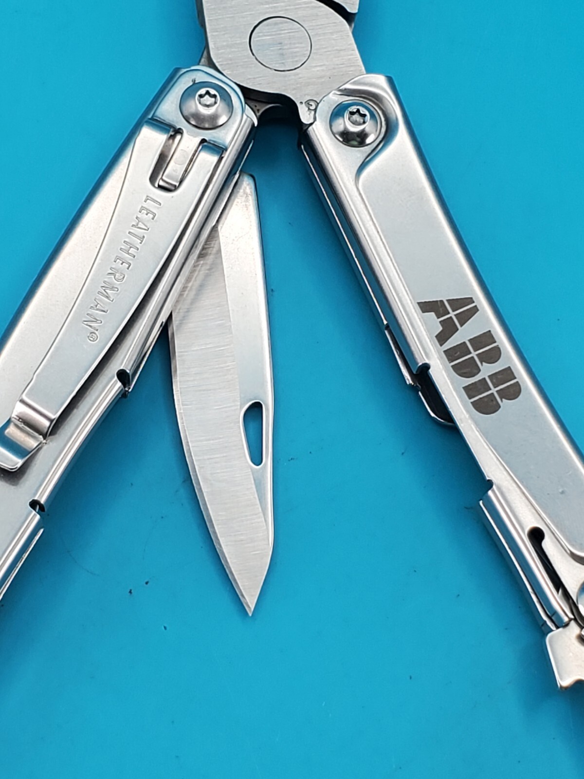 Leatherman Rev 3.8″ Multi-Tool, Stainless! *MINOR RUST ON ITEM*
