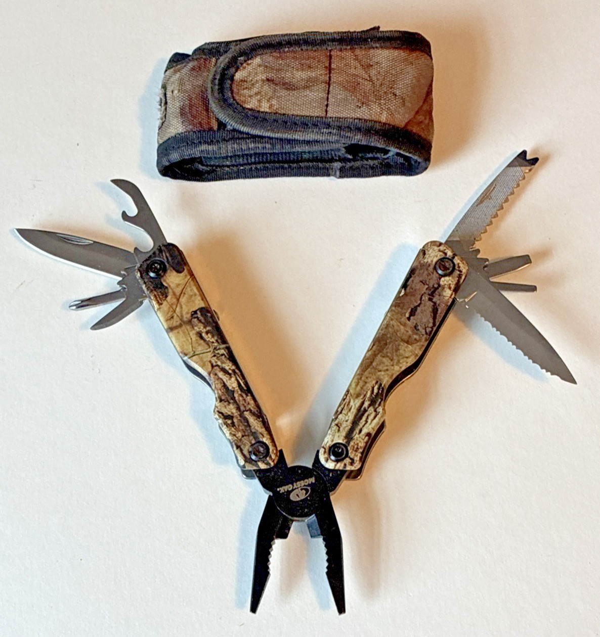 Mossy Oak 13-in-1 Multi-tool Pliers Folding Pocket Tool w/Sheath READ