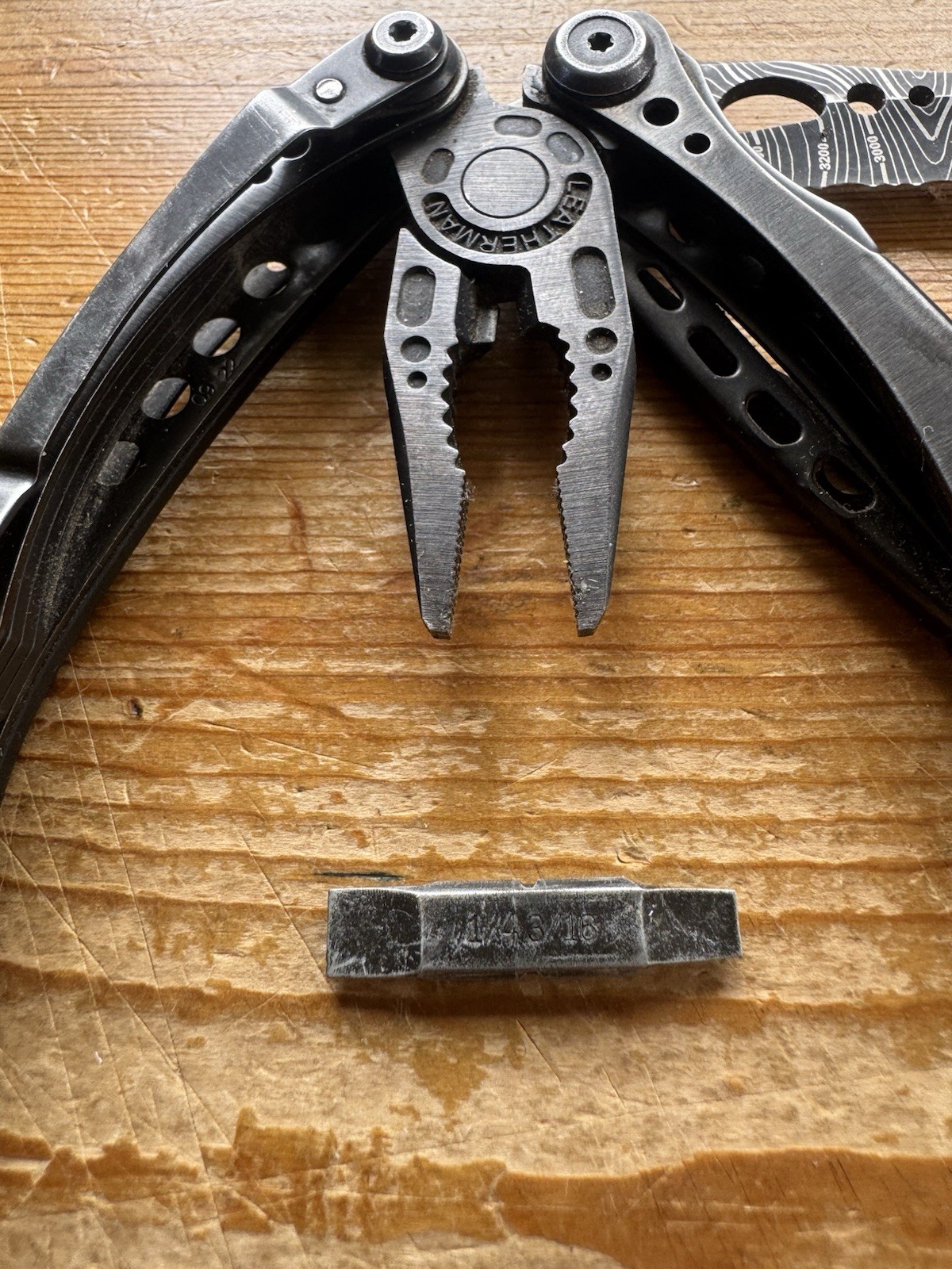 TOPO Leatherman SKELETOOL Multi Tool SERATED Knife-Pliers etc Collector Model