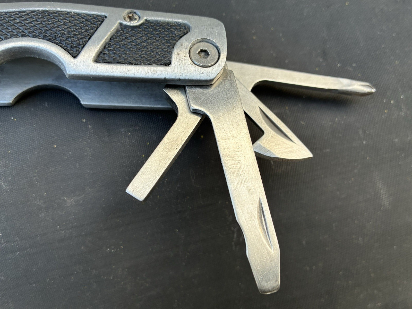 Multi-tool Pliers w/ belt carry case Stainless Steel Used Excellent Cond 9 tools