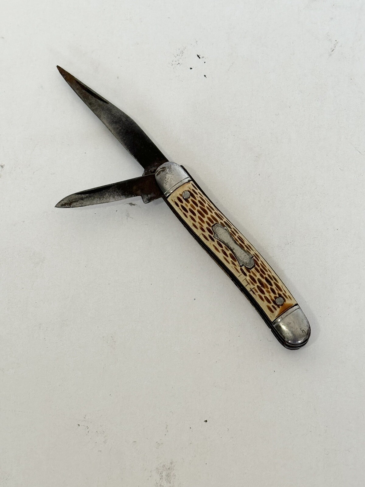 Vintage Imperial 2 Blade Pocket Knife Shield Logo Hunting Fishing Camping