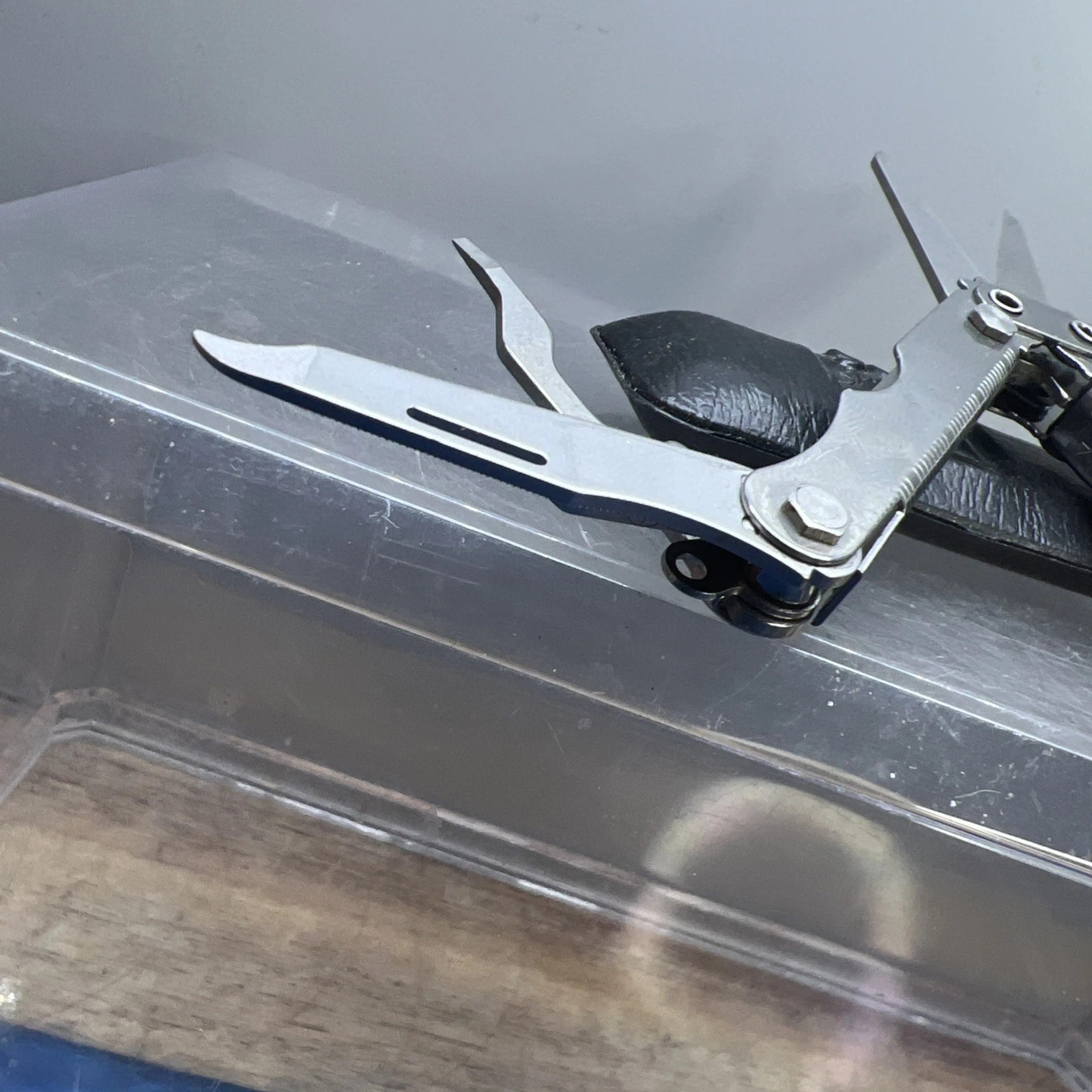 SOG Crosscut Multitool Knife! With man made plasti Leather Sheath! Never Used