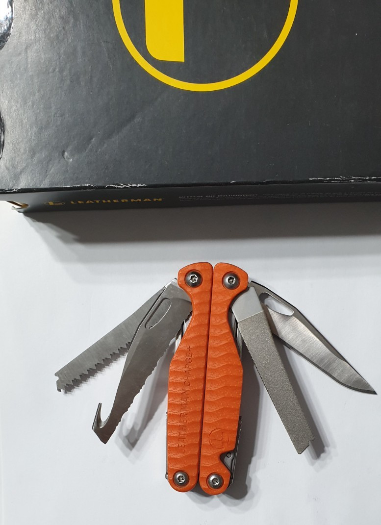 🔥 Leatherman Squirt E4 Stainless Multitool RadioShack Red RareRetired Condition