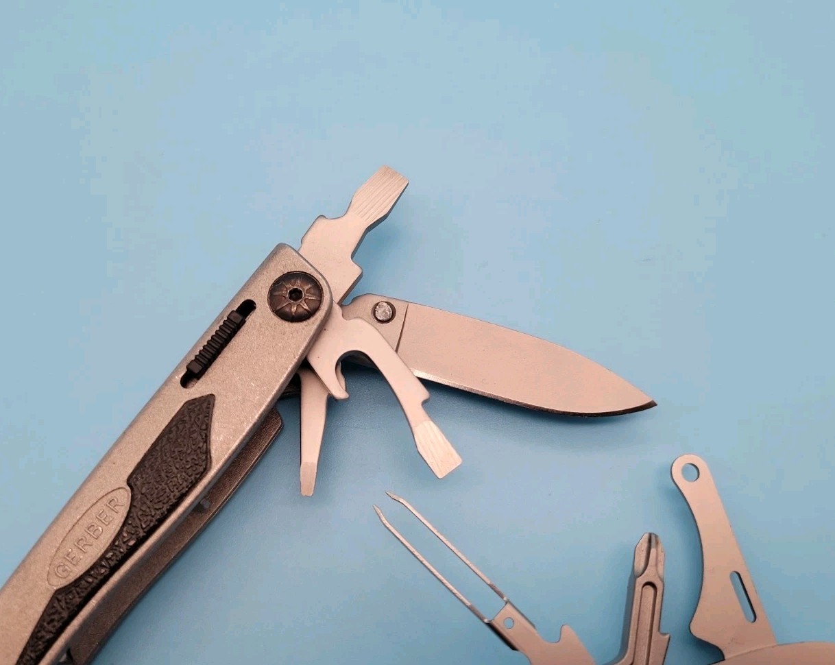 Gerber Urban Legend MP700 Multi-Plier Multi Tool – Pliers, Scissors, Knife
