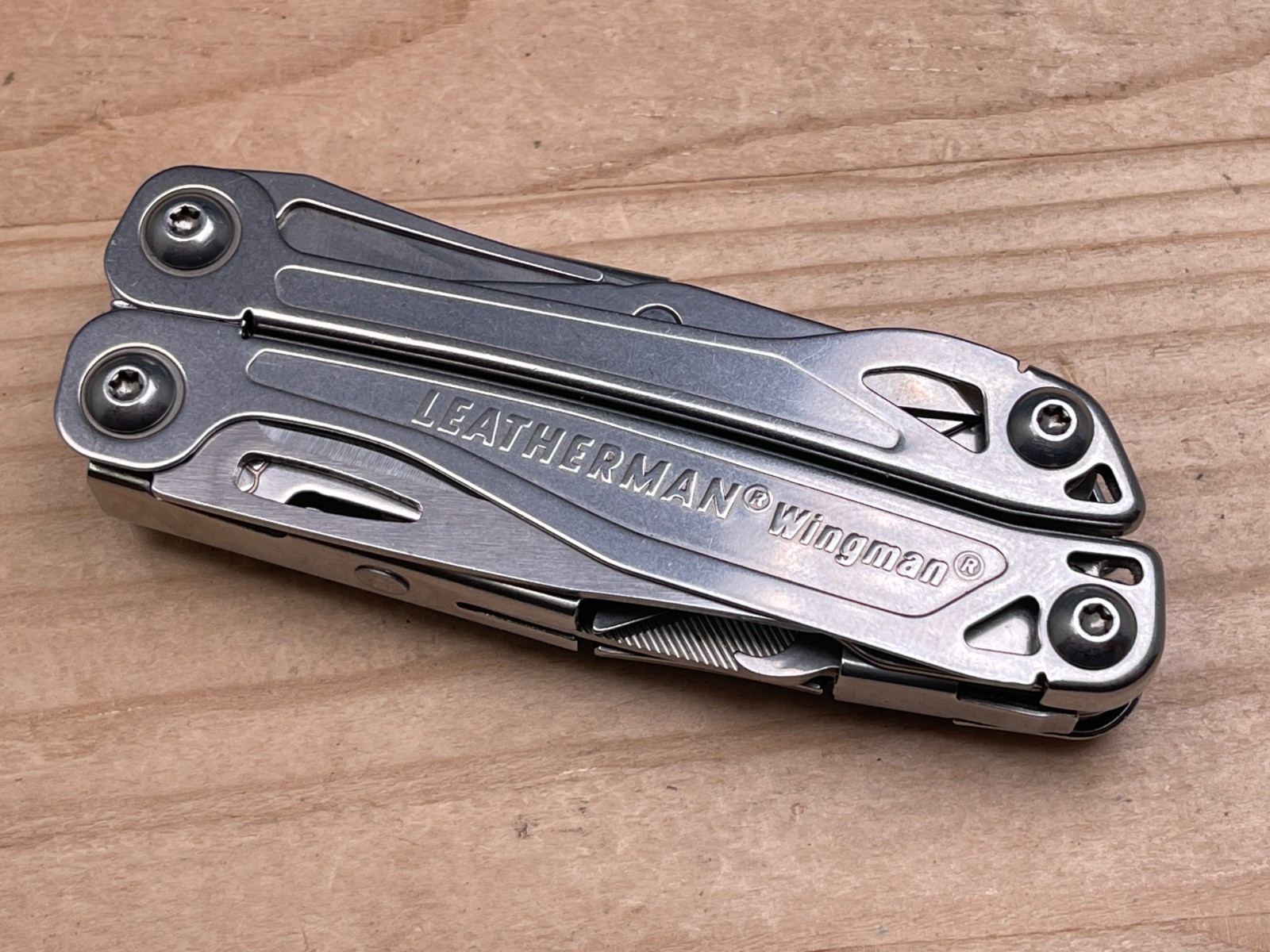 Leatherman Wingman Multi-Tool Knife 12/15 – Stainless Steel, Pocket Clip