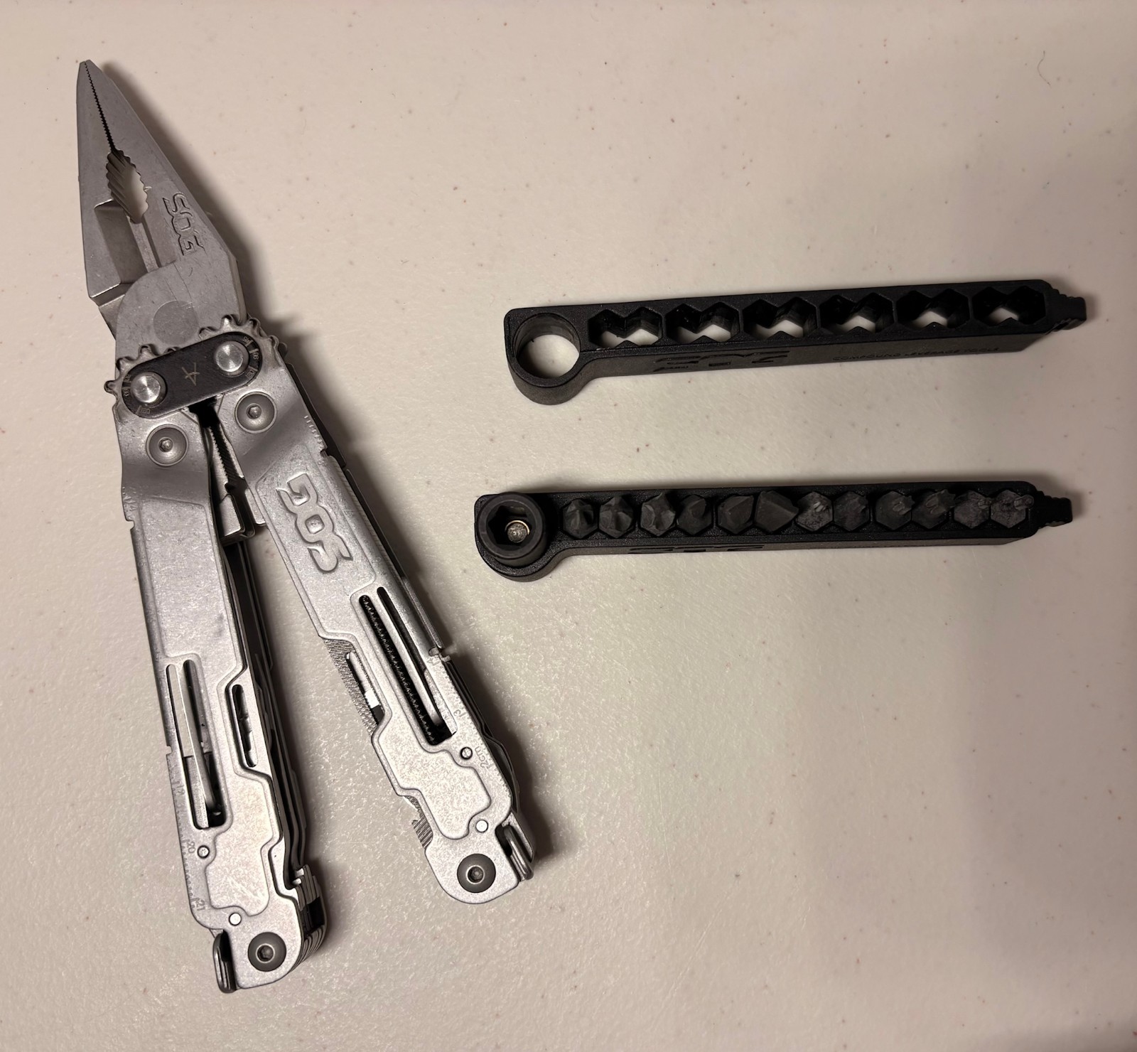 SOG PowerAccess Deluxe Multi-Tool – 21 Tools w/ 12 Bit Kit and Sheath PA2001-CP