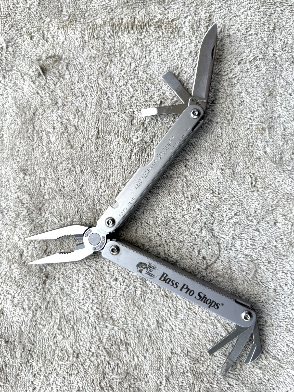 VINTAGE LEATHERMAN “BASS PRO SHOPS” SIDE CLIP – 8 PC MULTI TOOL – DATE CODE=0498