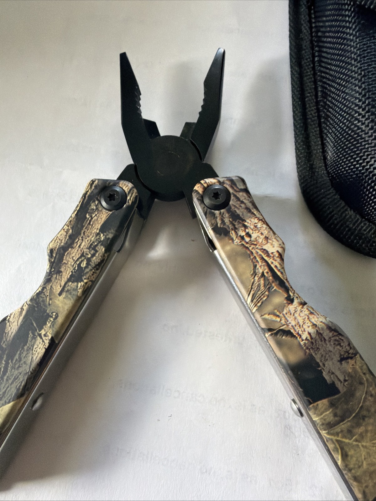MOSSY OAK 13-in-1 Multi-tool Multi Function Pliers-Folding Pocket Tool w/Sheath