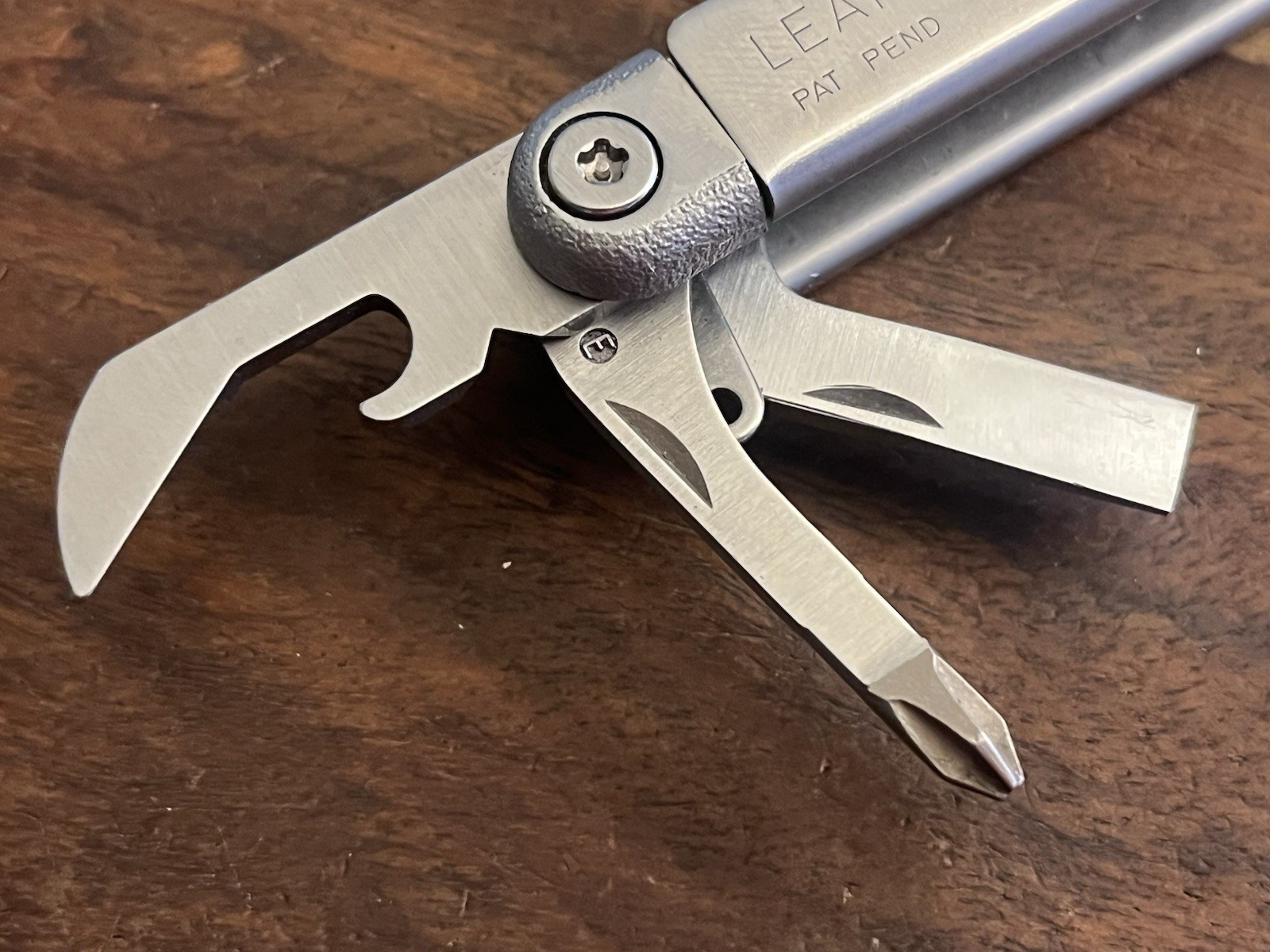 Retired 2001 Original Leatherman Wave w/Sheath SUPER NICE!! TSA Confiscated
