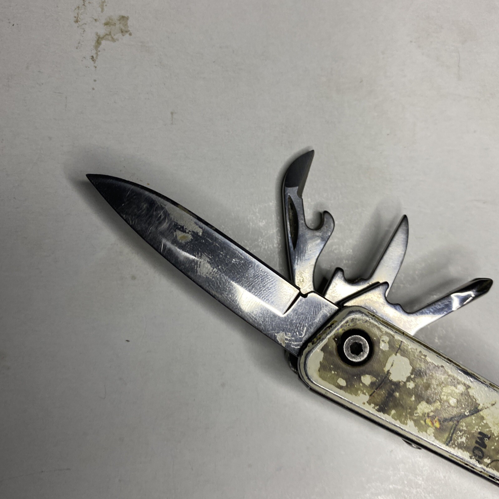 MOSSY OAK 13-1 Multi-tool – Multi Function Pliers – Folding Tool Camouflage