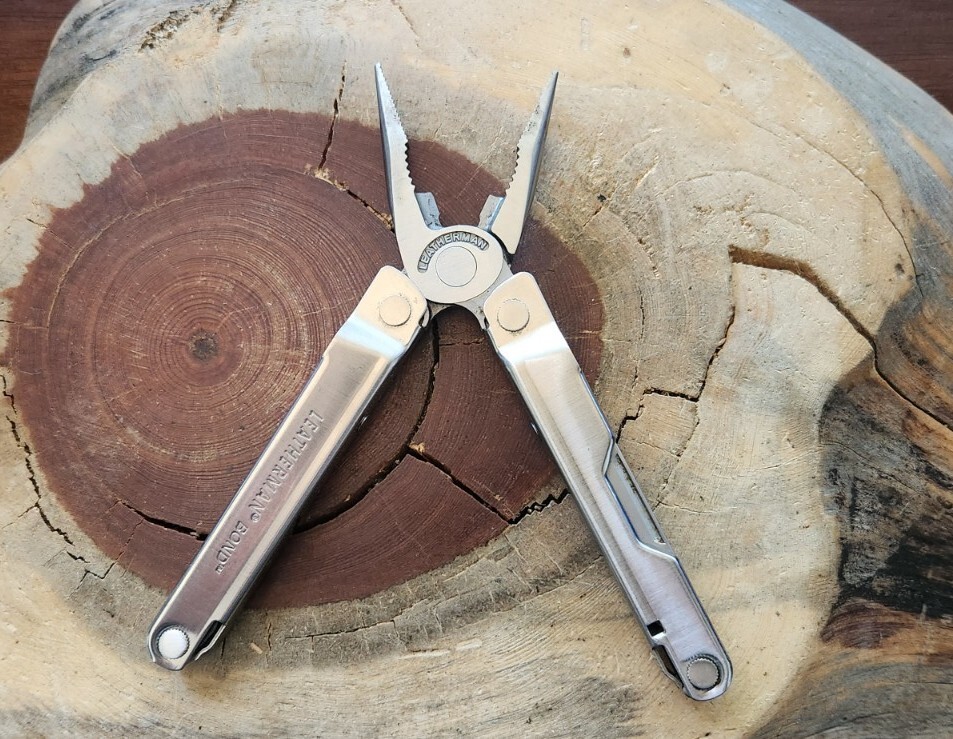 Leatherman Bond, Stainless EDC Multi-Tool Pliers Knife File – Great Cond. M51
