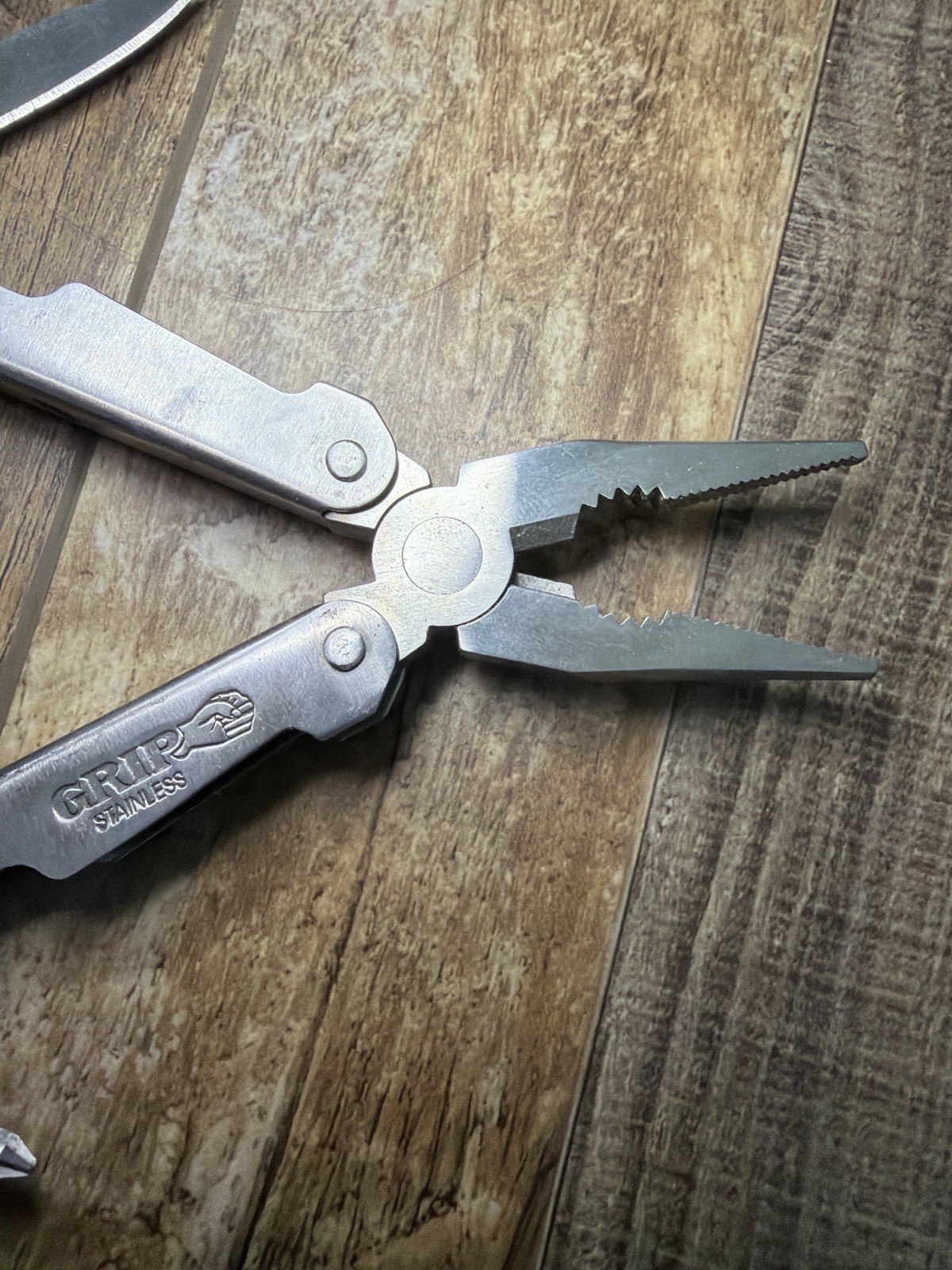 Grip Stainless Multi Tool Pliers Knife Saw Screwdrivers File 4” Compact
