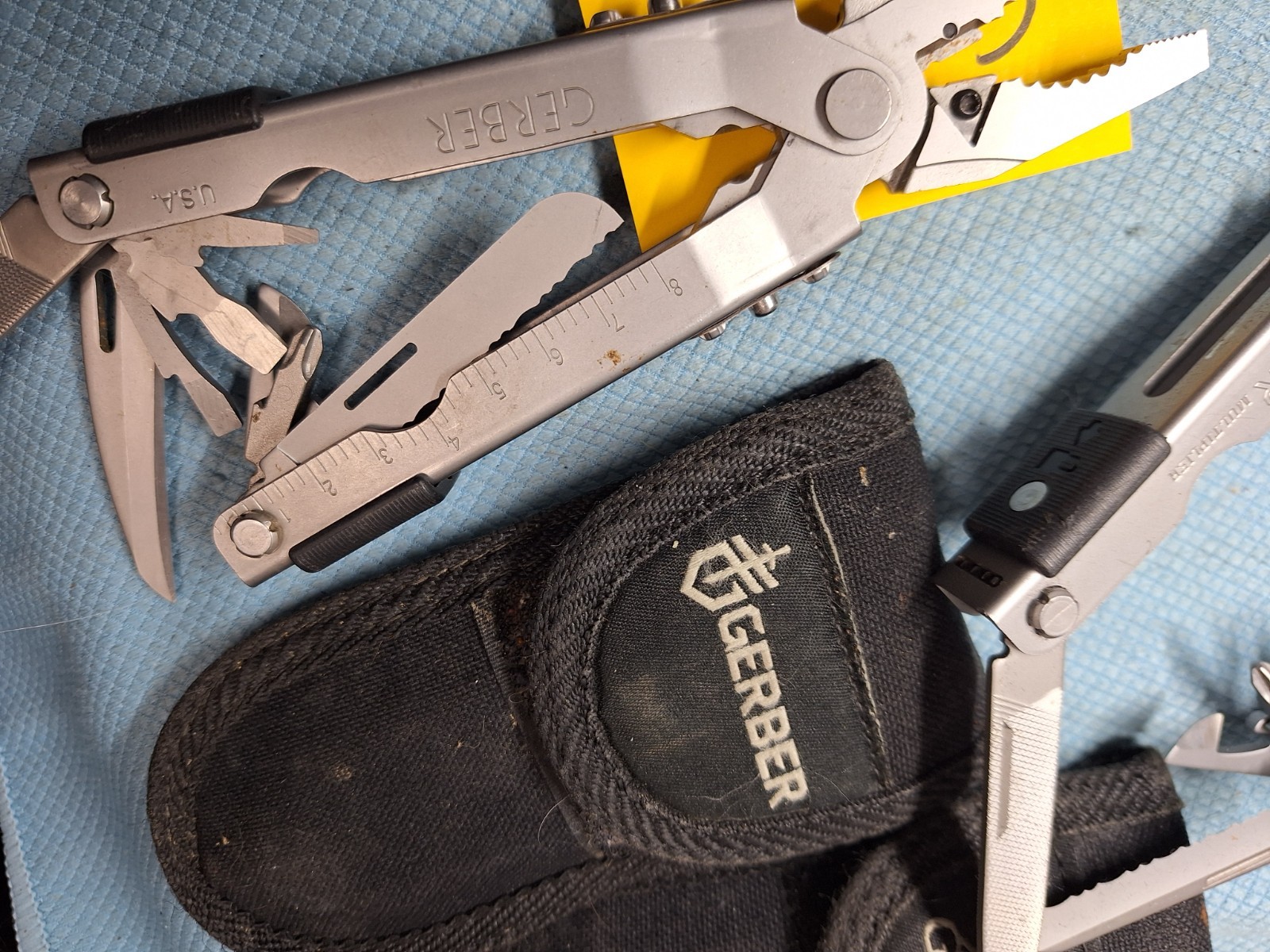 2 GERBER SILVER BLUNT NOSE PLYERS Multi Tools W / SHEATHS Loc GERBER 70
