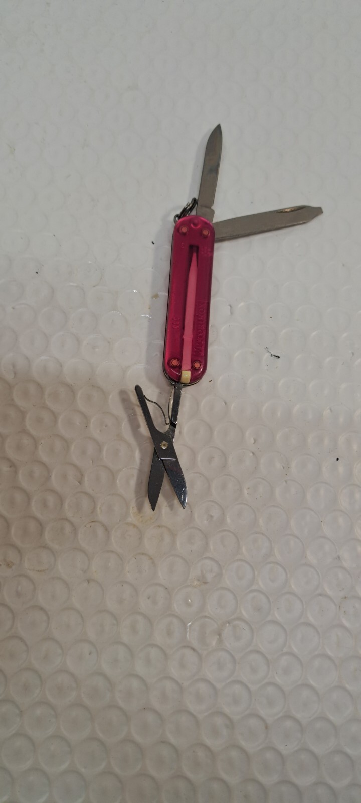 VICTORINOX CLASSIC SD 58MM SWISS ARMY KNIFE POCKET KEYCHAIN TRANSLUCENT PINK